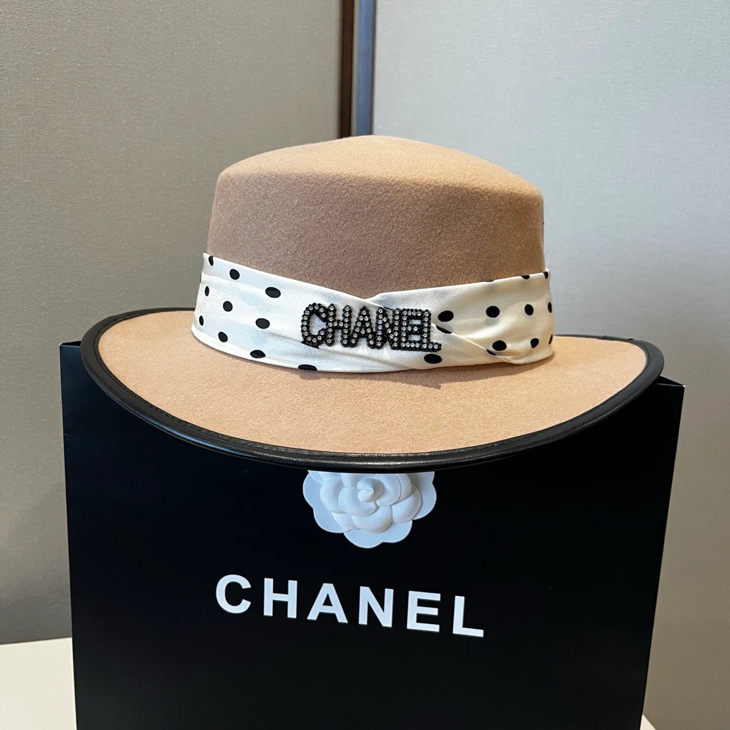 💰190¥ Chanel new wool top hat, flat top hat, 100% wool fabric 🦙%, head circumference 57cm