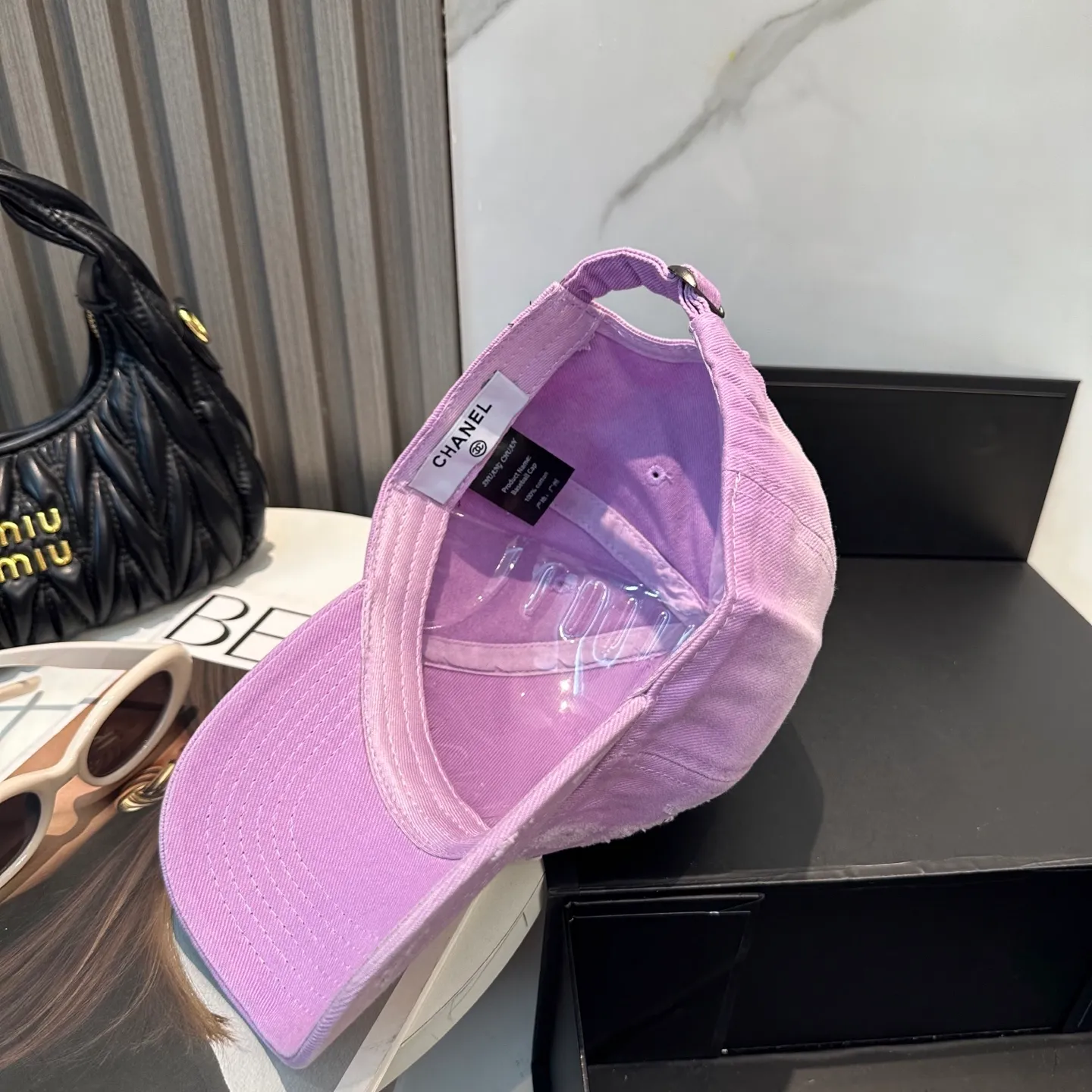 P60 Chanel's new simple baseball cap in dopamine color, a hot color at the moment - full of street style! Trendy and versatile, Xiaohongshu grows grass, poison, get your boyfriend, and cool together