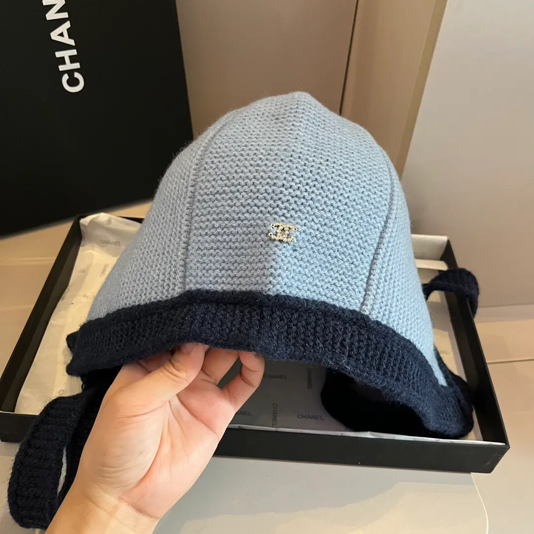 💰110¥ Chanel Chanel Grandma's new ski ear protection hat, knitted hat, official model