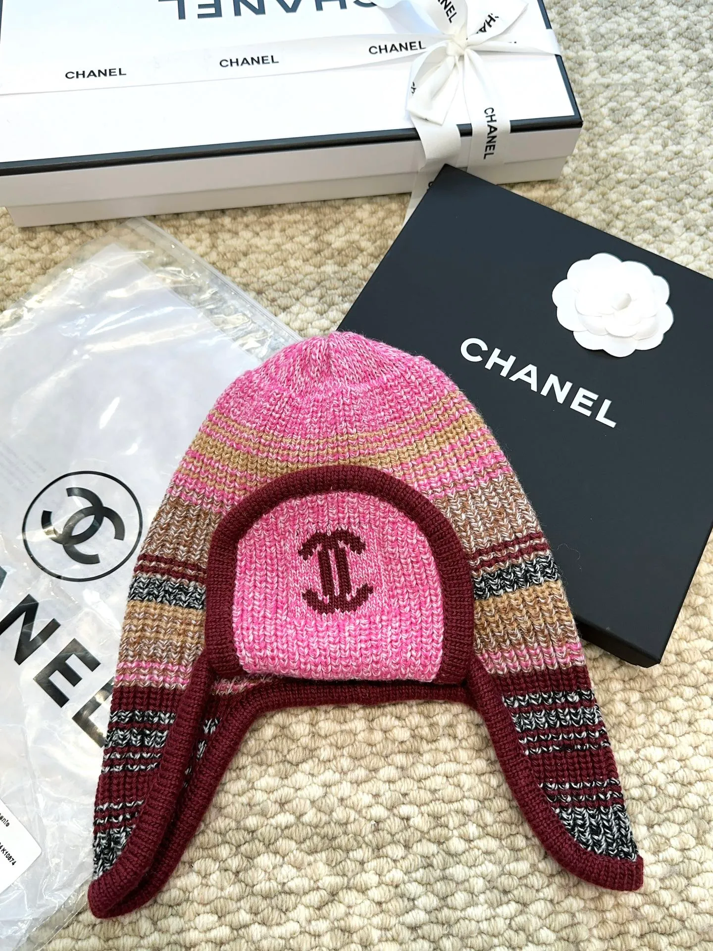 Chane*🆕Chanel 25N new ski series wool hat, the popular Lei Feng hat on the entire Internet, whoever wears it better 4️⃣ individual colors, black and white, versatile and cool, blue and pink, cute, can be worn by men and women as a couple, wool and cashmere material, warm and good-looking, a must-have👍👍👍