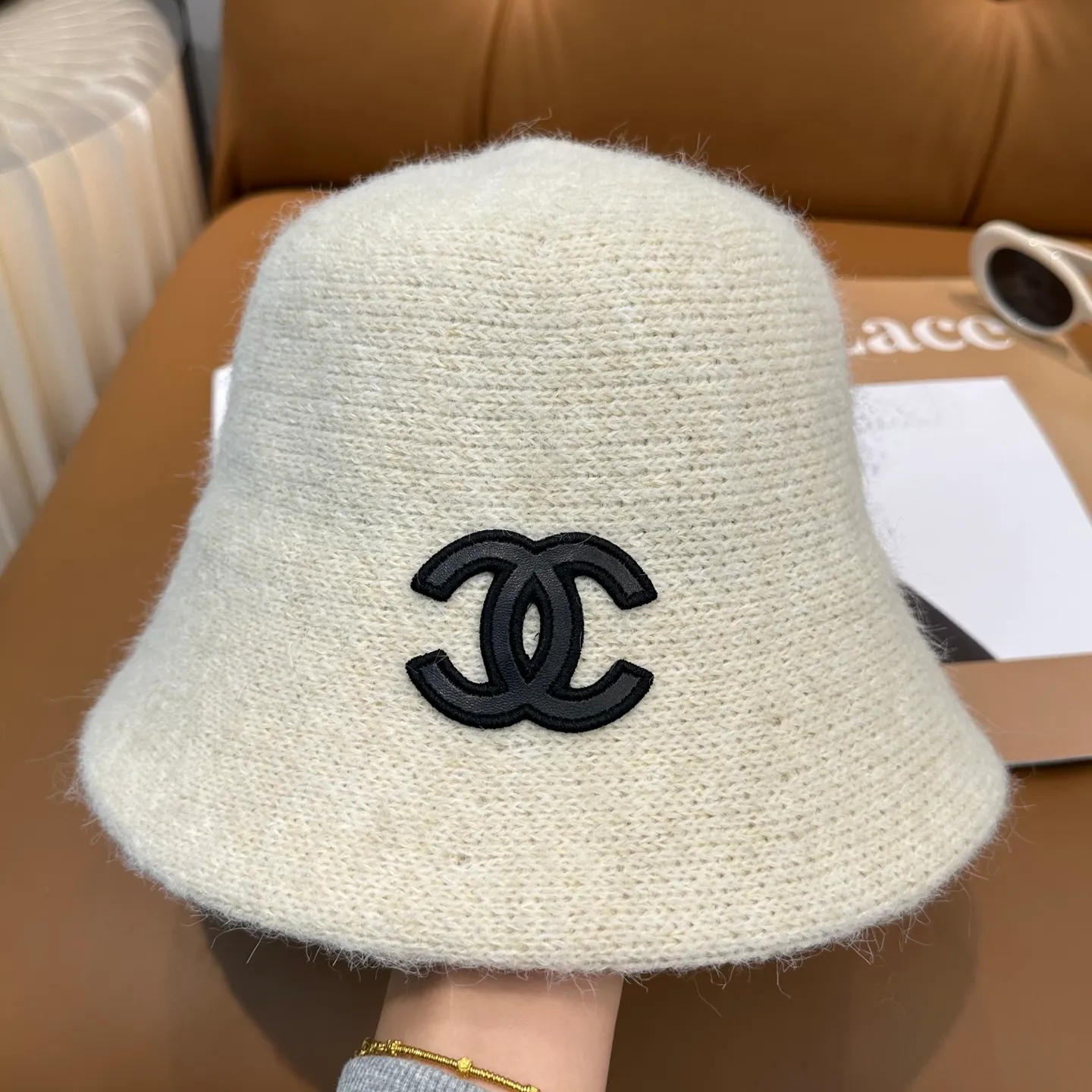 P60 💛With dust bag [CHA Chanel] 2025 autumn and winter new style wool cashmere bucket hat, 🔆Quality goddess style ~ a must-have for going out on the street