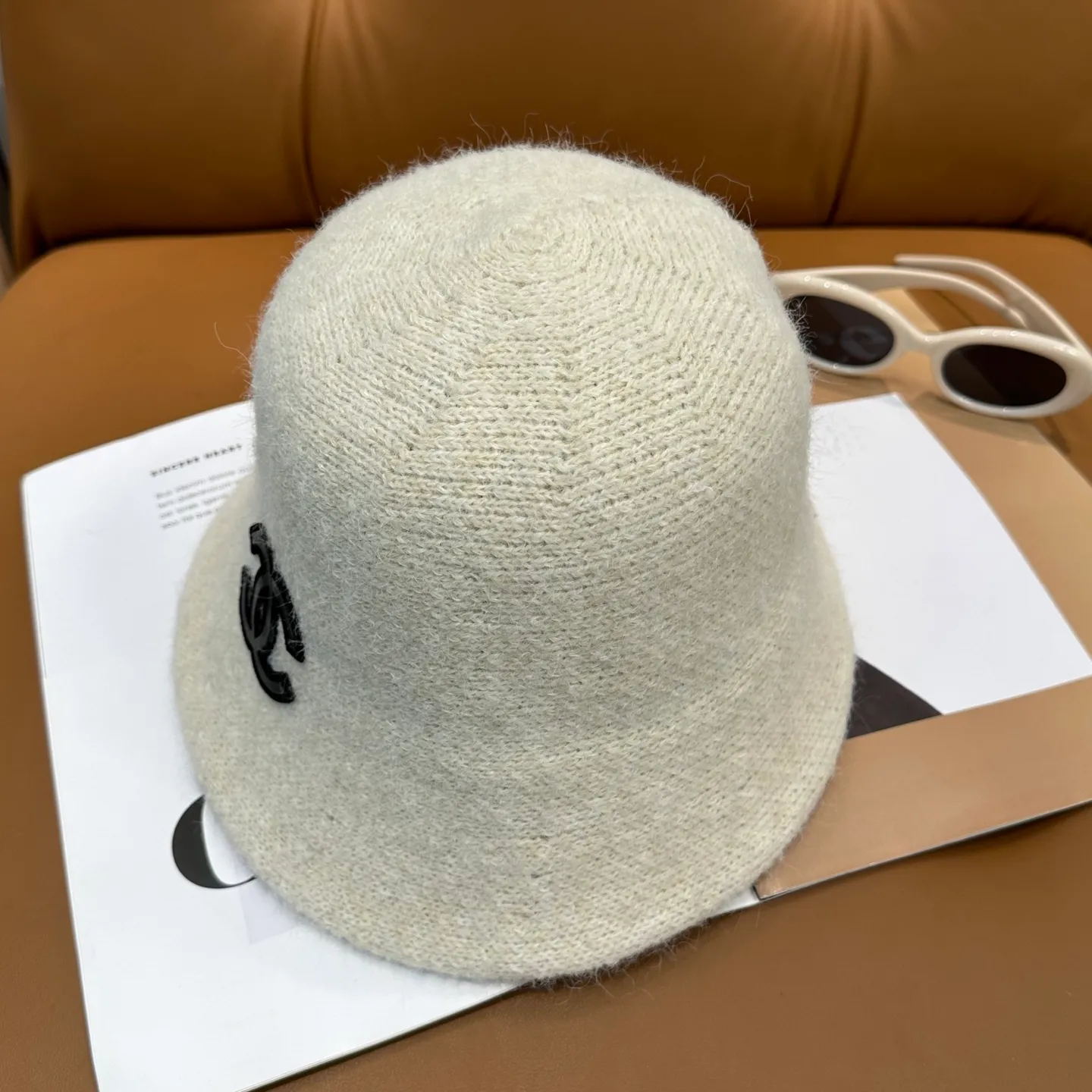 P60 💛With dust bag [CHA Chanel] 2025 autumn and winter new style wool cashmere bucket hat, 🔆Quality goddess style ~ a must-have for going out on the street