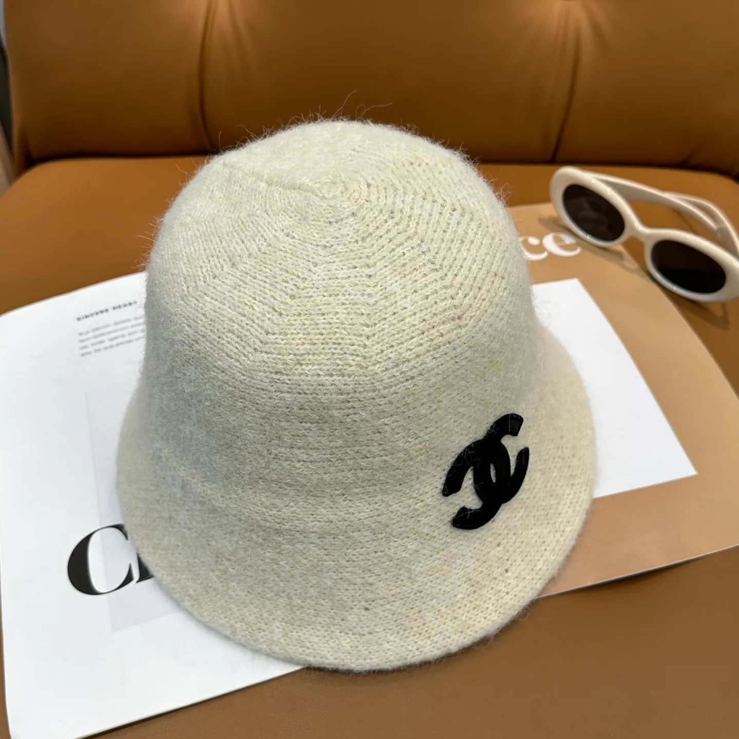 P60 💛With dust bag [CHA Chanel] 2025 autumn and winter new style wool cashmere bucket hat, 🔆Quality goddess style ~ a must-have for going out on the street