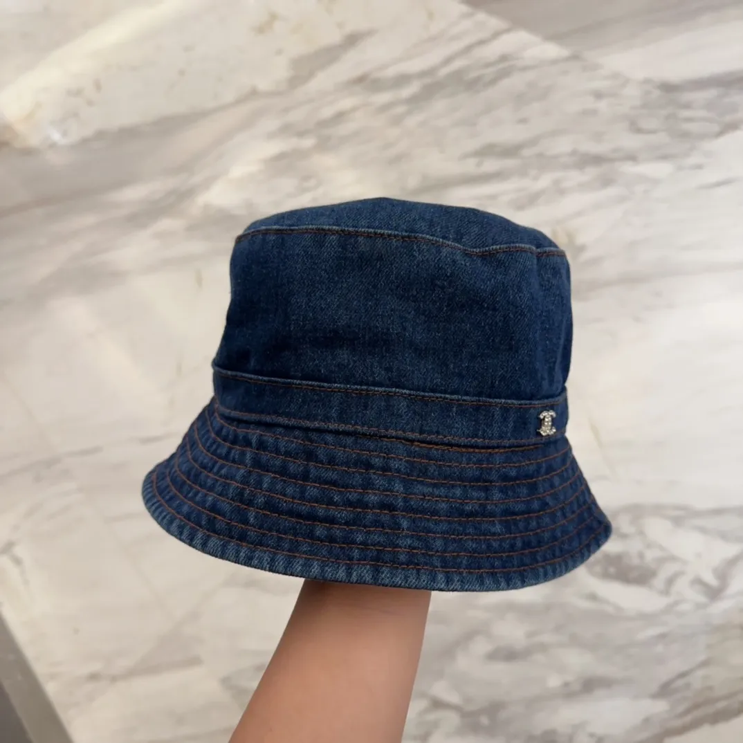 💰80 CHANEL Chanel new style 🆕denim blue retro style bucket hat 🔸 Take it out for holiday travel and look beautiful❕ Second-hand style. This kind of hat is not easy to match 😬 Ready stock