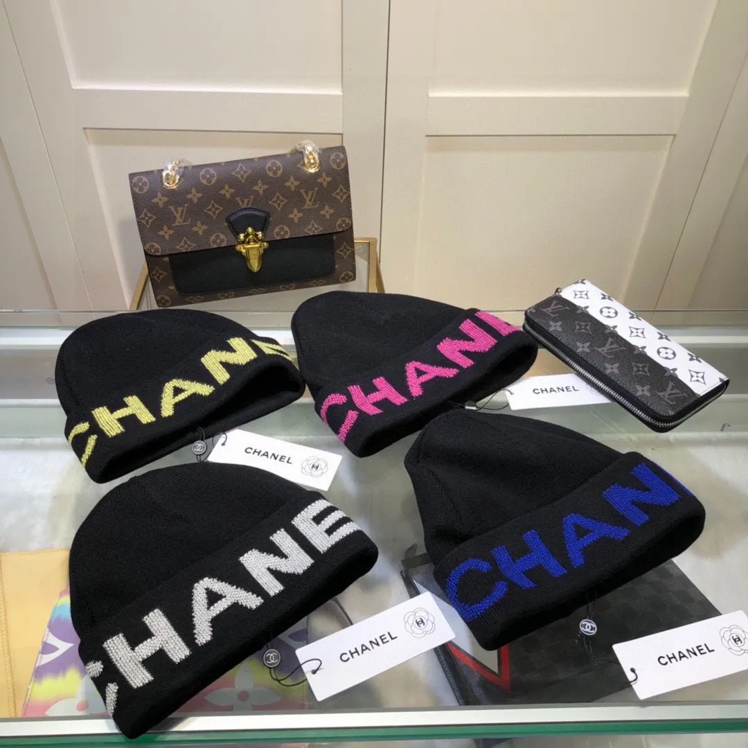 P50 Chanel CHANEL is sure to be of genuine quality. The only matching details on the market are double-layered cashmere wool knitted hats. Xiaohongshu recommends that the official website purchase price is 4980 per hat. The quality is outstanding. The matching of the big logo in autumn and winter is really perfect, and the design style is even more elegant! Order quickly