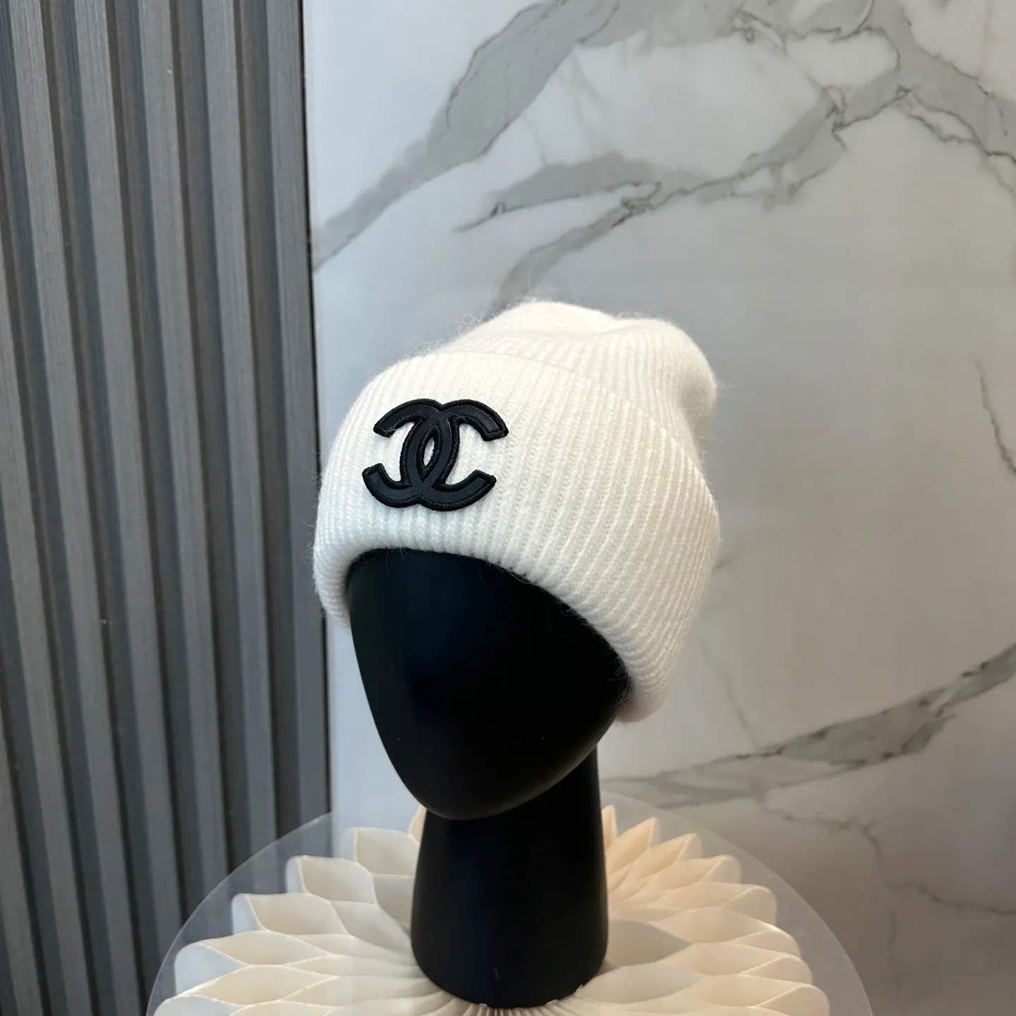 P60 CHANEL small and popular knitted hat! Xiaohongshu’s new product is released, it’s so 🉑️, high-elastic fabric, classic colors, same style for men and women.