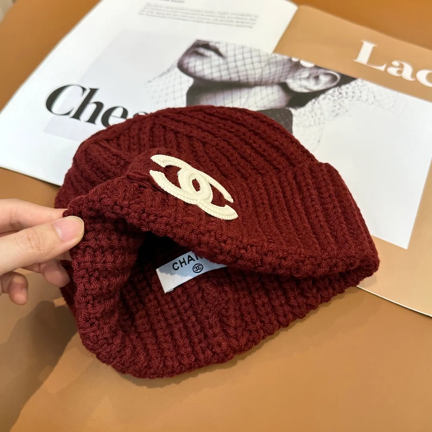 P50 comes with dust bag 🌺 [CHANEL] New knitted hat, Xiaohongshu, recommended by major Internet celebrities! Thicker and warmer, fashionable and popular🌸First-class texture, the best brand for keeping warm in autumn and winter, order now, limited quantity available