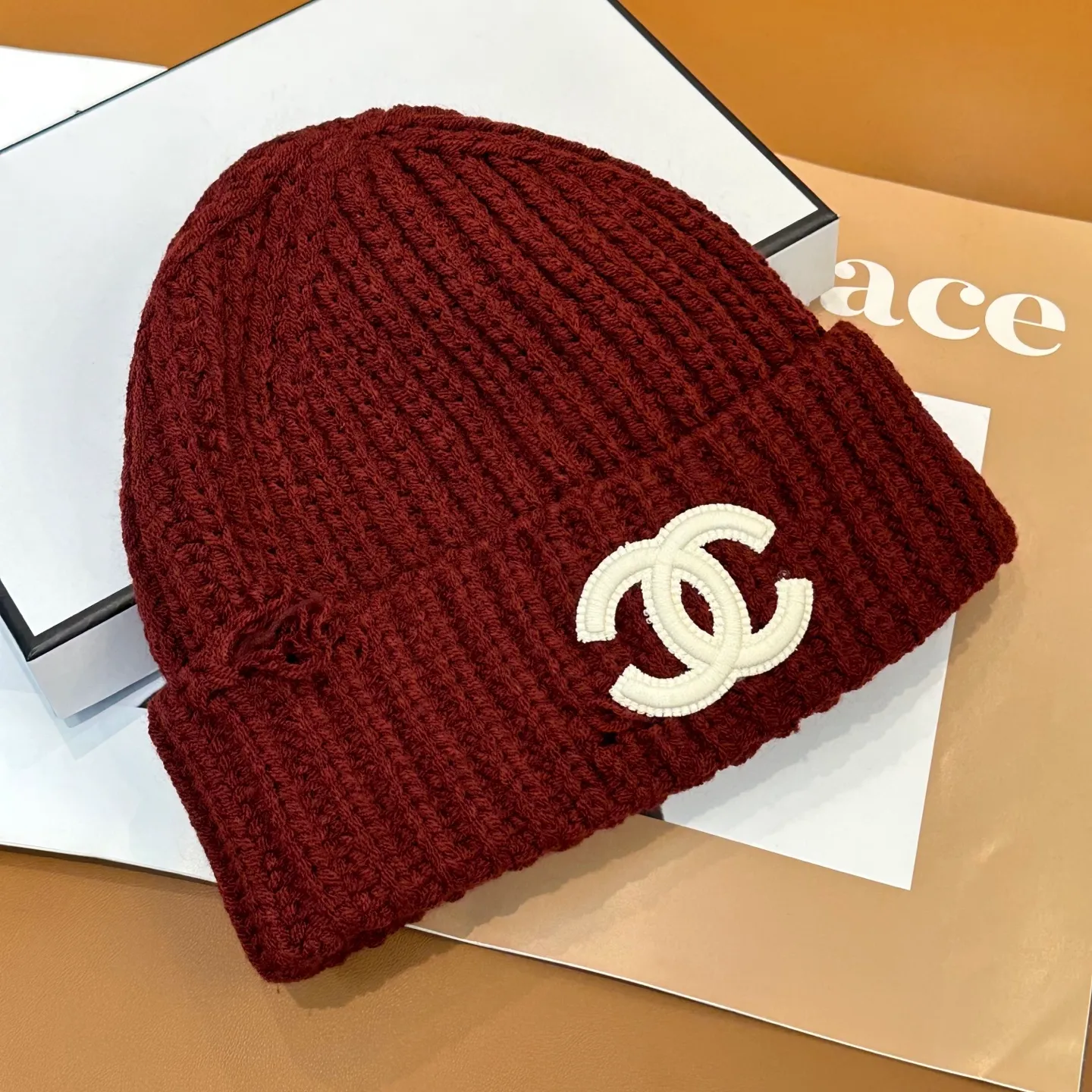 P50 comes with dust bag 🌺 [CHANEL] New knitted hat, Xiaohongshu, recommended by major Internet celebrities! Thicker and warmer, fashionable and popular🌸First-class texture, the best brand for keeping warm in autumn and winter, order now, limited quantity available