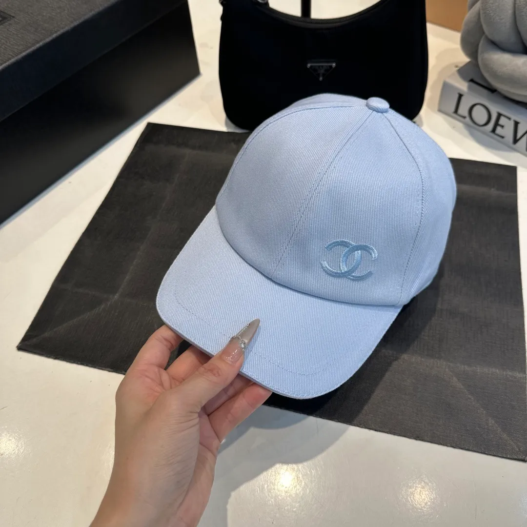 P56 CHANEL Chanel new high version simple embroidered logo baseball cap 🧢New model shipped, big brand style is super easy to match