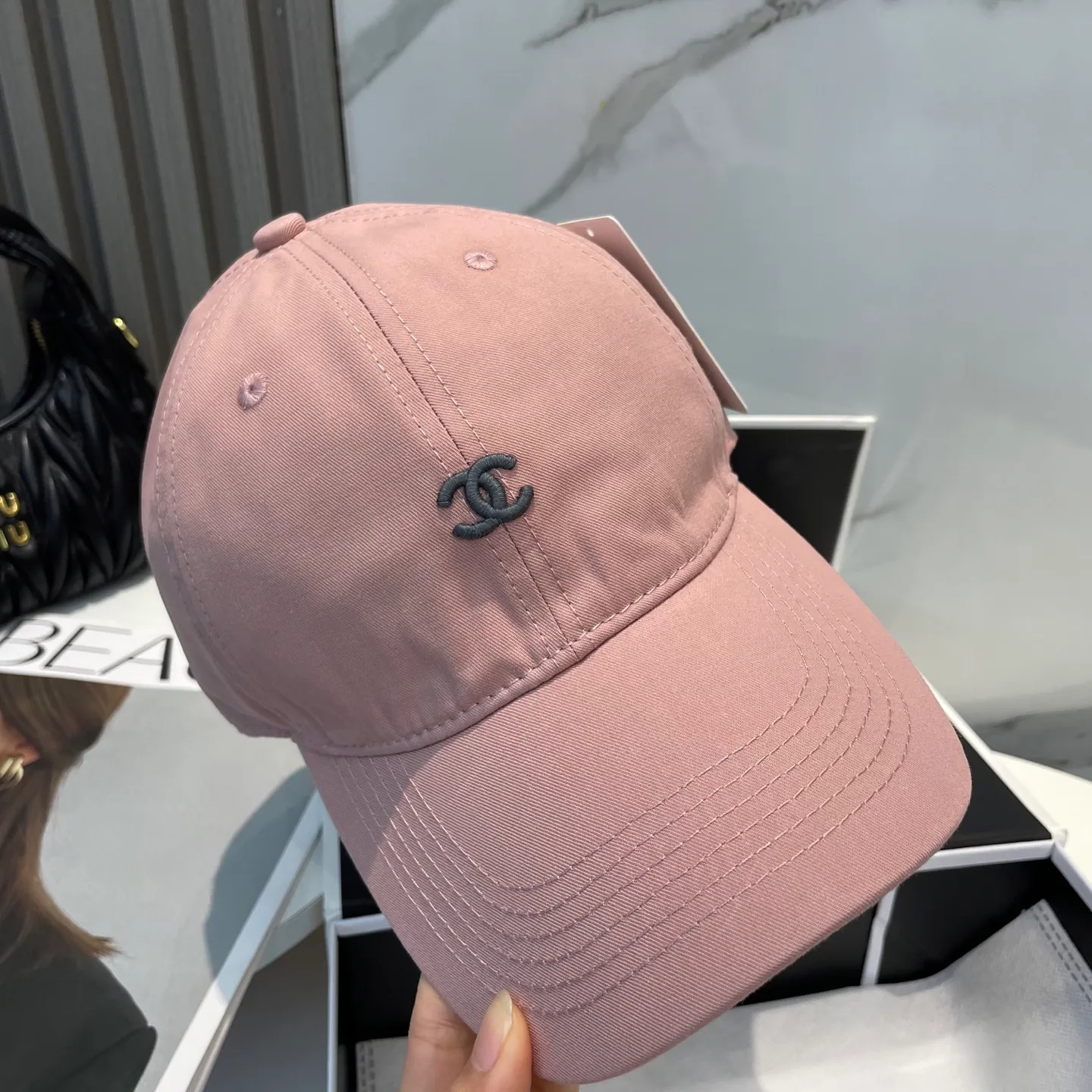 P60 CHANEL [Chanel] New simple embroidered logo baseball cap, new model shipped, big brand style is super easy to match, hurry up and get it!