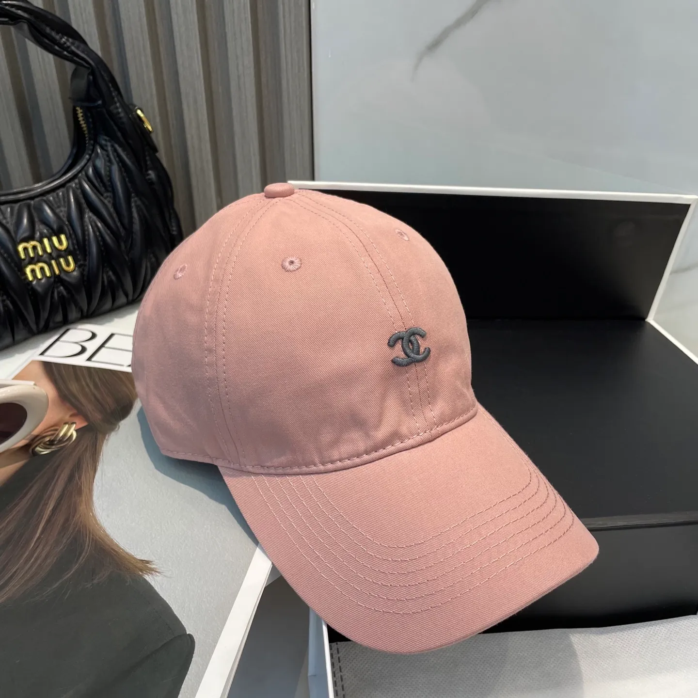 P60 CHANEL [Chanel] New simple embroidered logo baseball cap, new model shipped, big brand style is super easy to match, hurry up and get it!