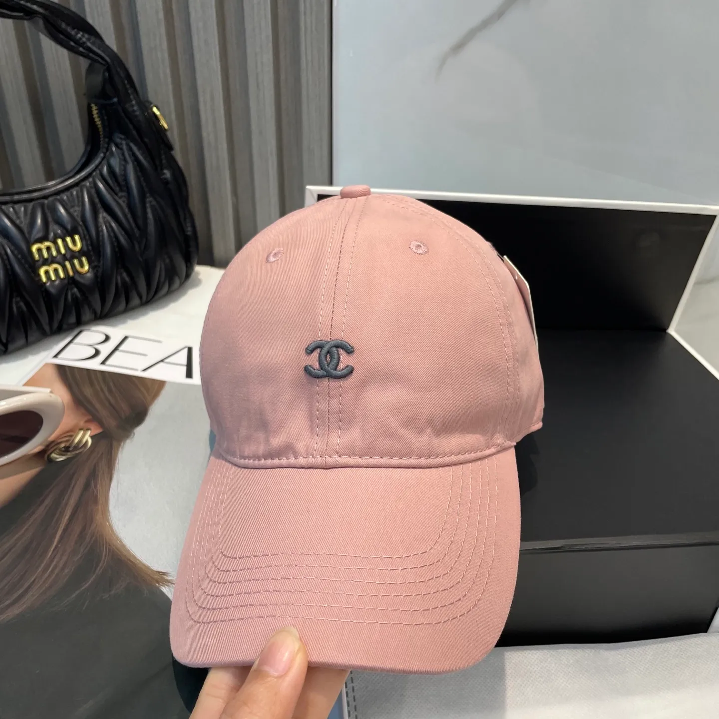 P60 CHANEL [Chanel] New simple embroidered logo baseball cap, new model shipped, big brand style is super easy to match, hurry up and get it!
