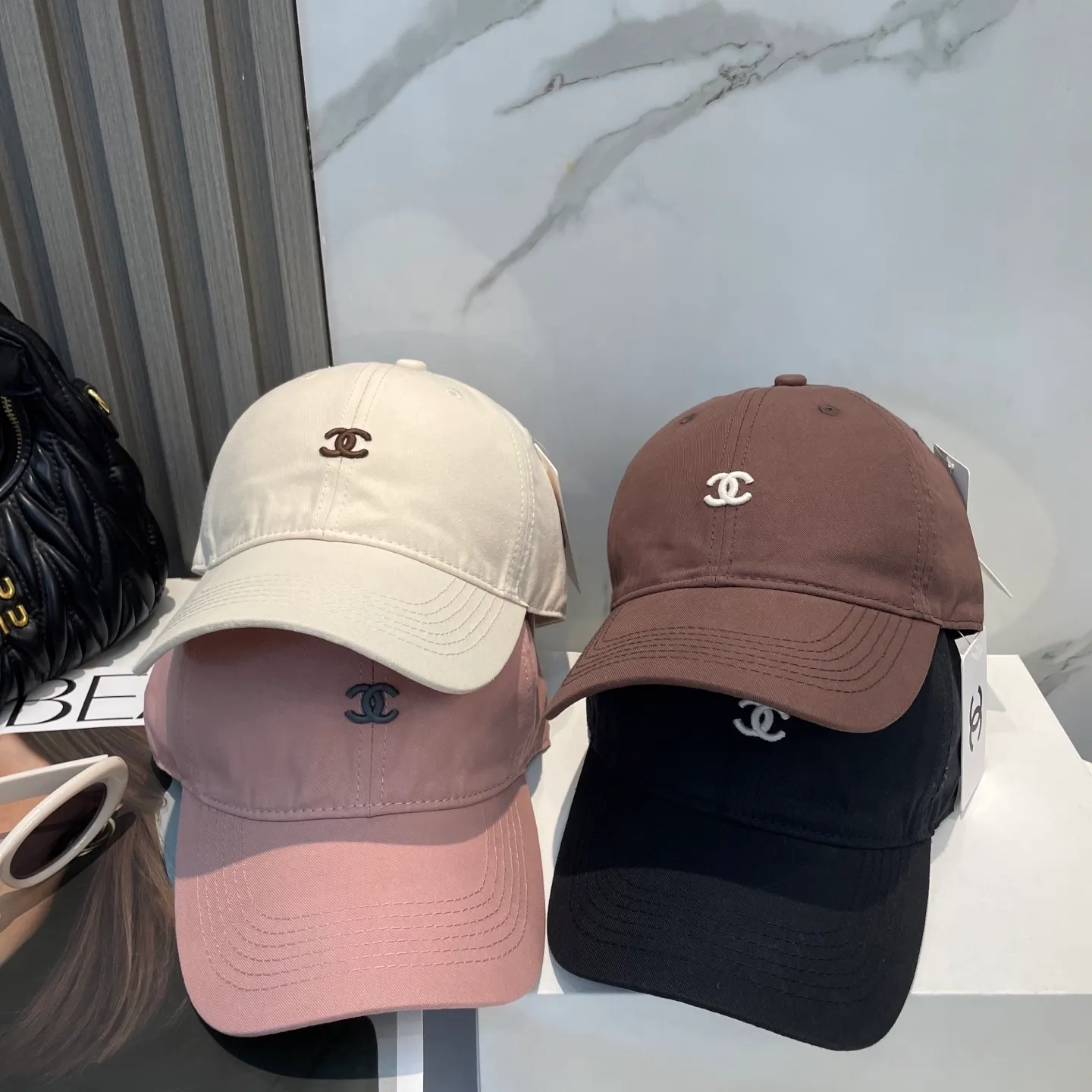 P60 CHANEL [Chanel] New simple embroidered logo baseball cap, new model shipped, big brand style is super easy to match, hurry up and get it!