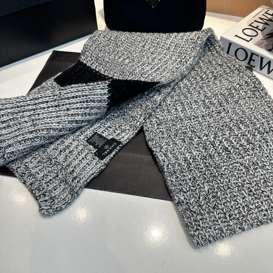 P170 CHANEL official website new classic suit hat! Hat ➕Scarf! It feels great in hand! It’s warm and super comfortable. This winter, all you need is a hat set like this. It’s warm and fashionable! Welcome to choose!!
