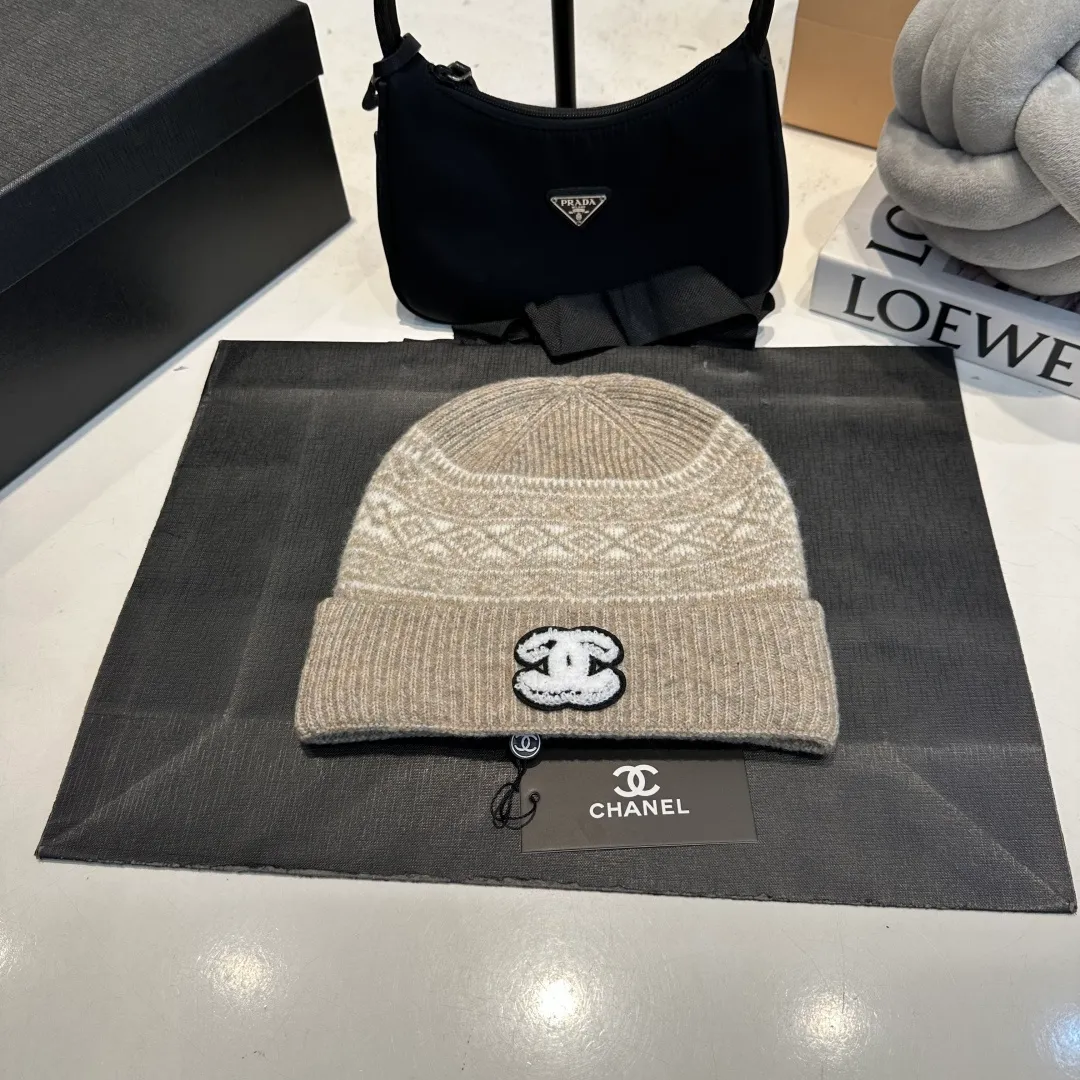 P60 Chanel knitted beanie
