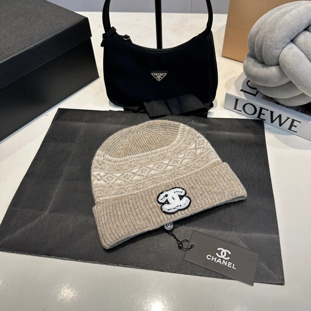 P60 Chanel knitted beanie