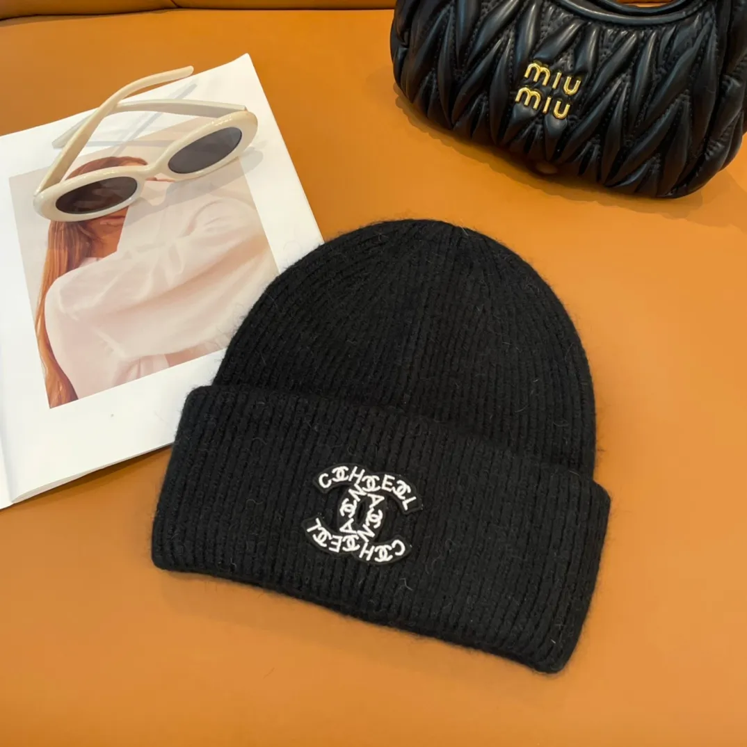 P56 comes with dust bag 🌺 [CHANEL] New rabbit fur knitted hat, Xiaohongshu, the main recommendation of major Internet celebrities! Thicker and warmer, fashionable and popular🌸First-class texture, the best brand for keeping warm in autumn and winter, order now, limited quantity available