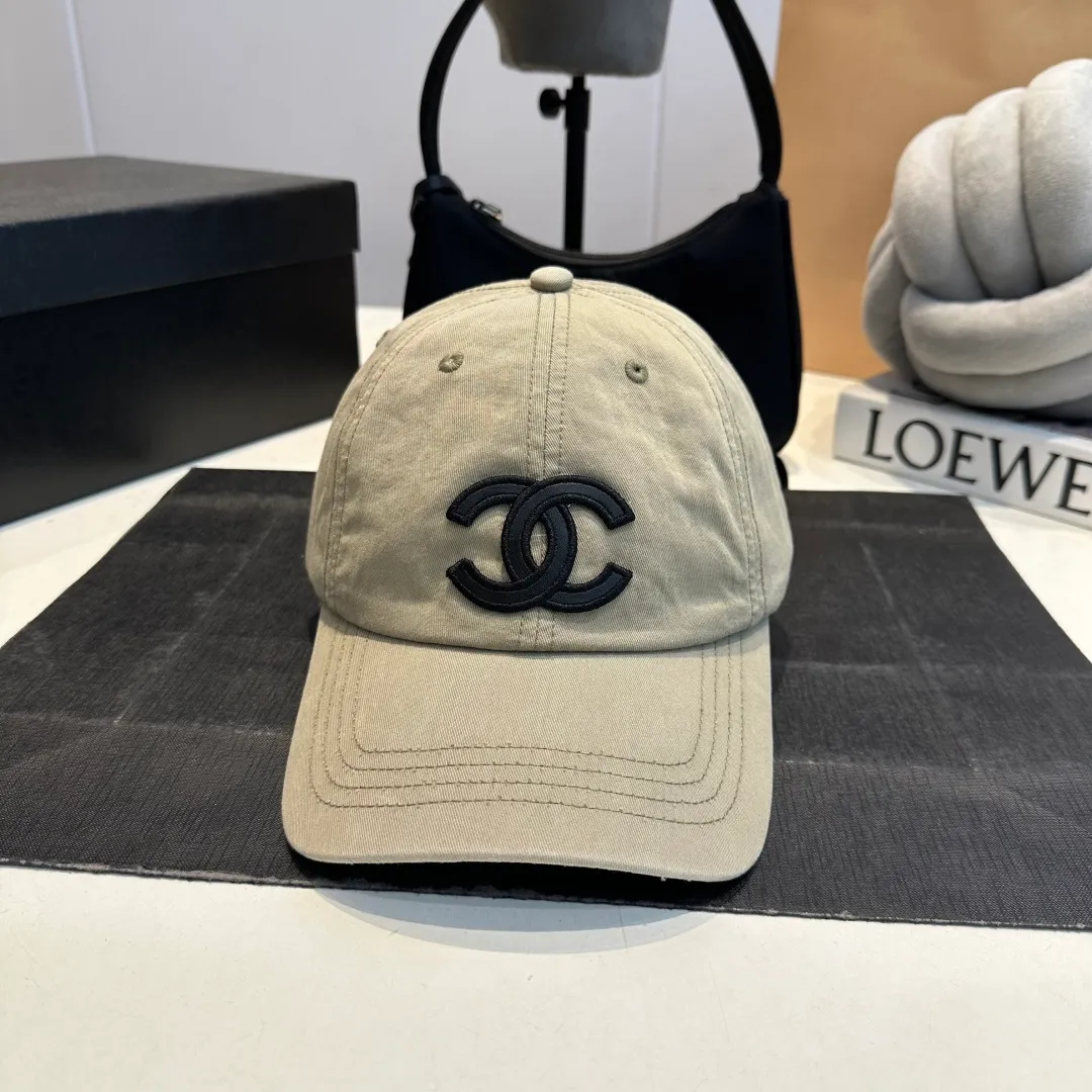 P60 Chanel Chanel 25 spring and summer new hole baseball cap, personalized broken corner brim design is full of sense
