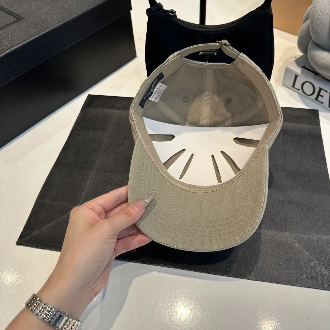 P60 Chanel Chanel 25 spring and summer new hole baseball cap, personalized broken corner brim design is full of sense