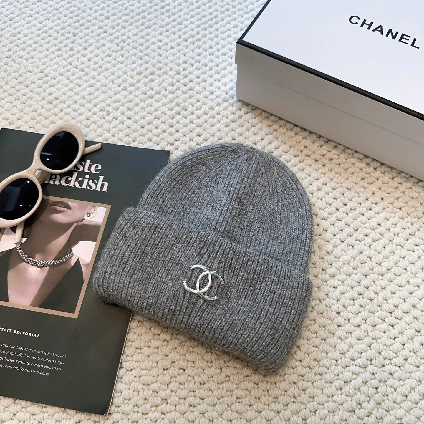 P60 comes with dust bag 🌺 [CHANEL] New rabbit fur knitted hat, Xiaohongshu, the main recommendation of major Internet celebrities! Thicker and warmer, fashionable and popular🌸First-class texture, the best brand for keeping warm in autumn and winter, order now, limited quantity available