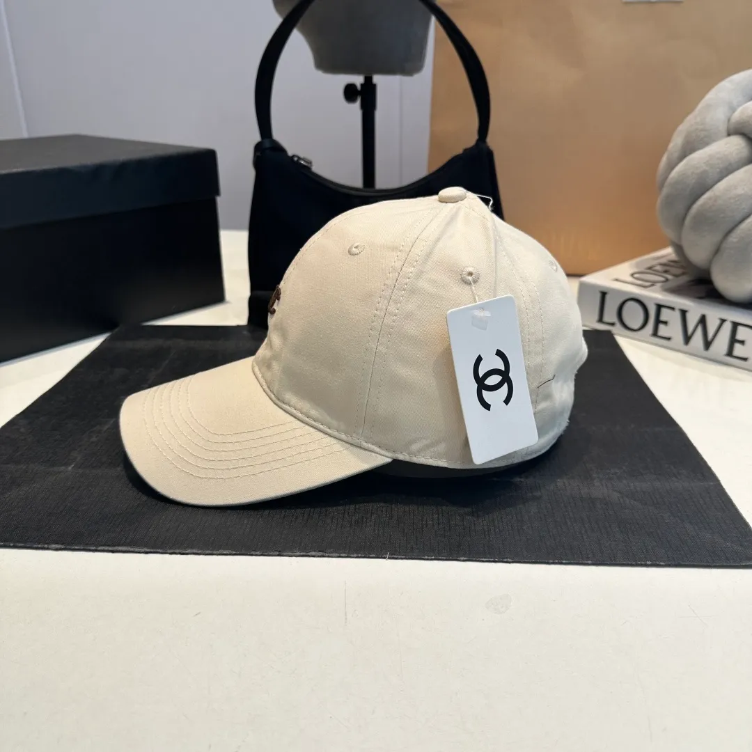P56 CHANEL new high-end diamond hard-top baseball cap, Xiaoxiang logo is classic and simple, fashionable and casual design new product