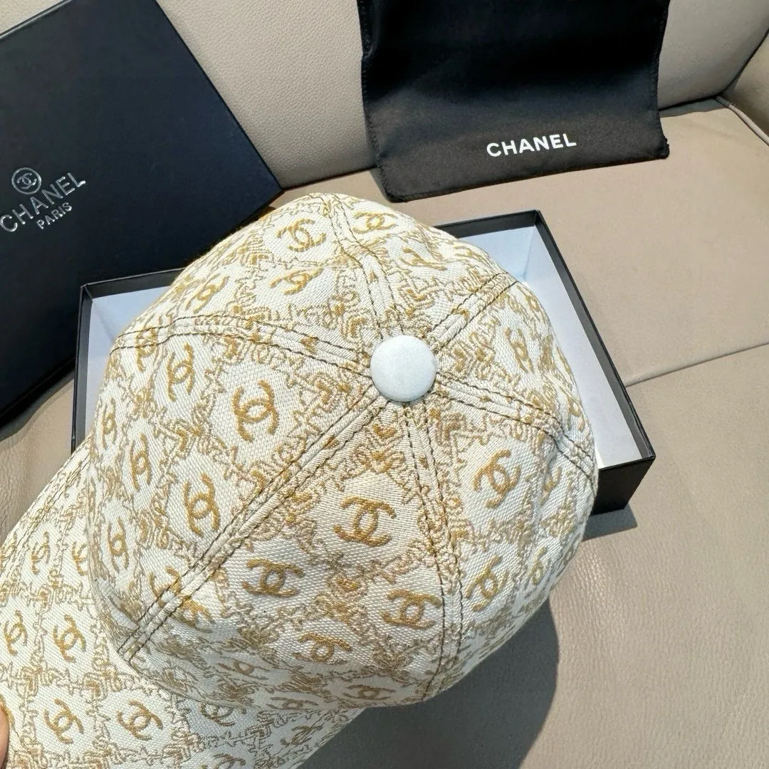 p90 new model shipped!   , Chanel (Chanel) new original baseball cap, small double C jacquard, 1:1 mold opening and customization at the counter, original canvas fabric + first layer of cowhide, light and breathable! The quality is great, the basic head circumference is 56cm, and the patch is adjustable.