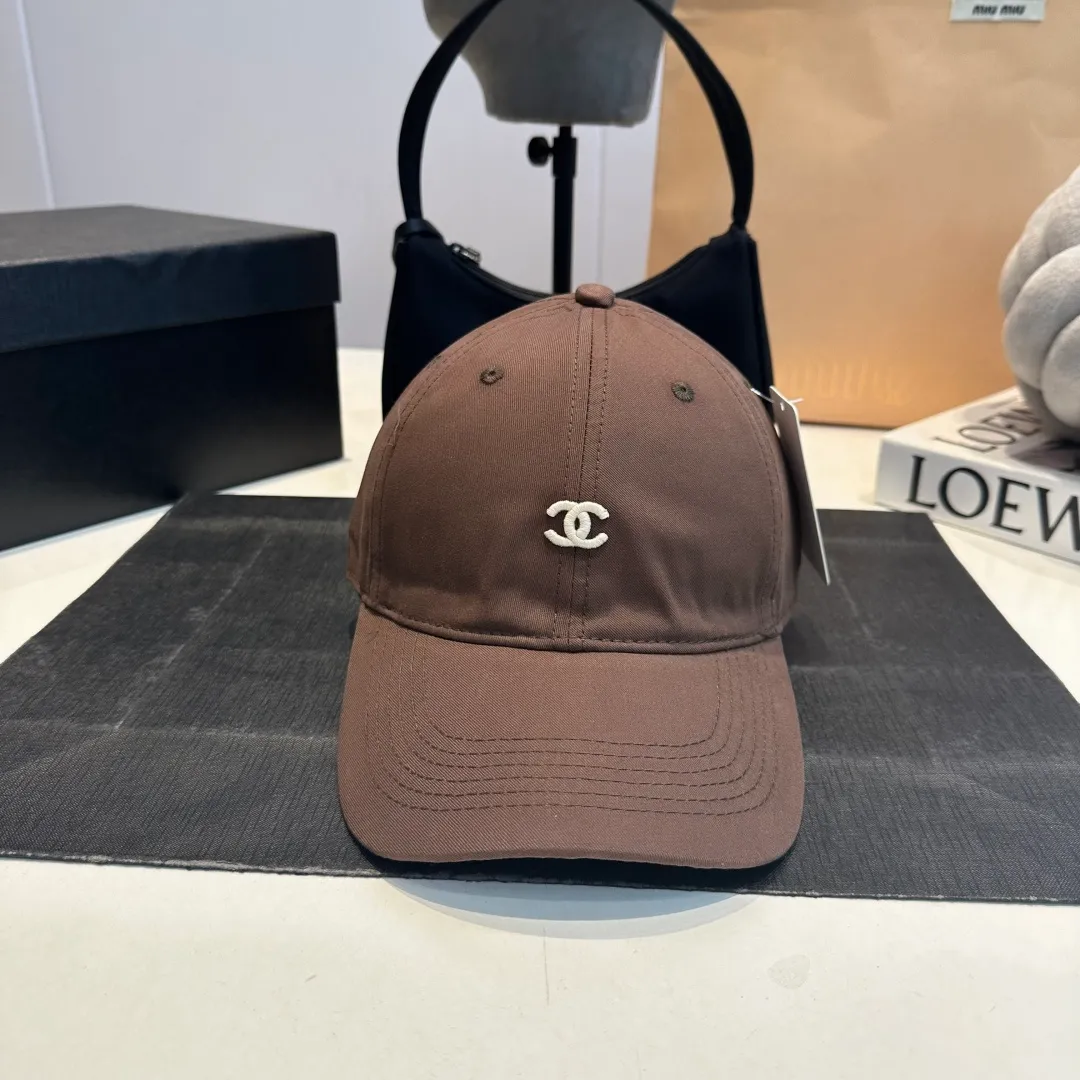 P56 CHANEL new high-end diamond hard-top baseball cap, Xiaoxiang logo is classic and simple, fashionable and casual design new product