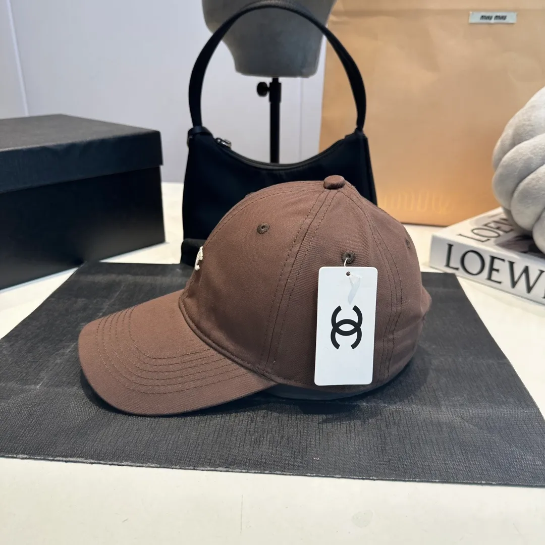 P56 CHANEL new high-end diamond hard-top baseball cap, Xiaoxiang logo is classic and simple, fashionable and casual design new product