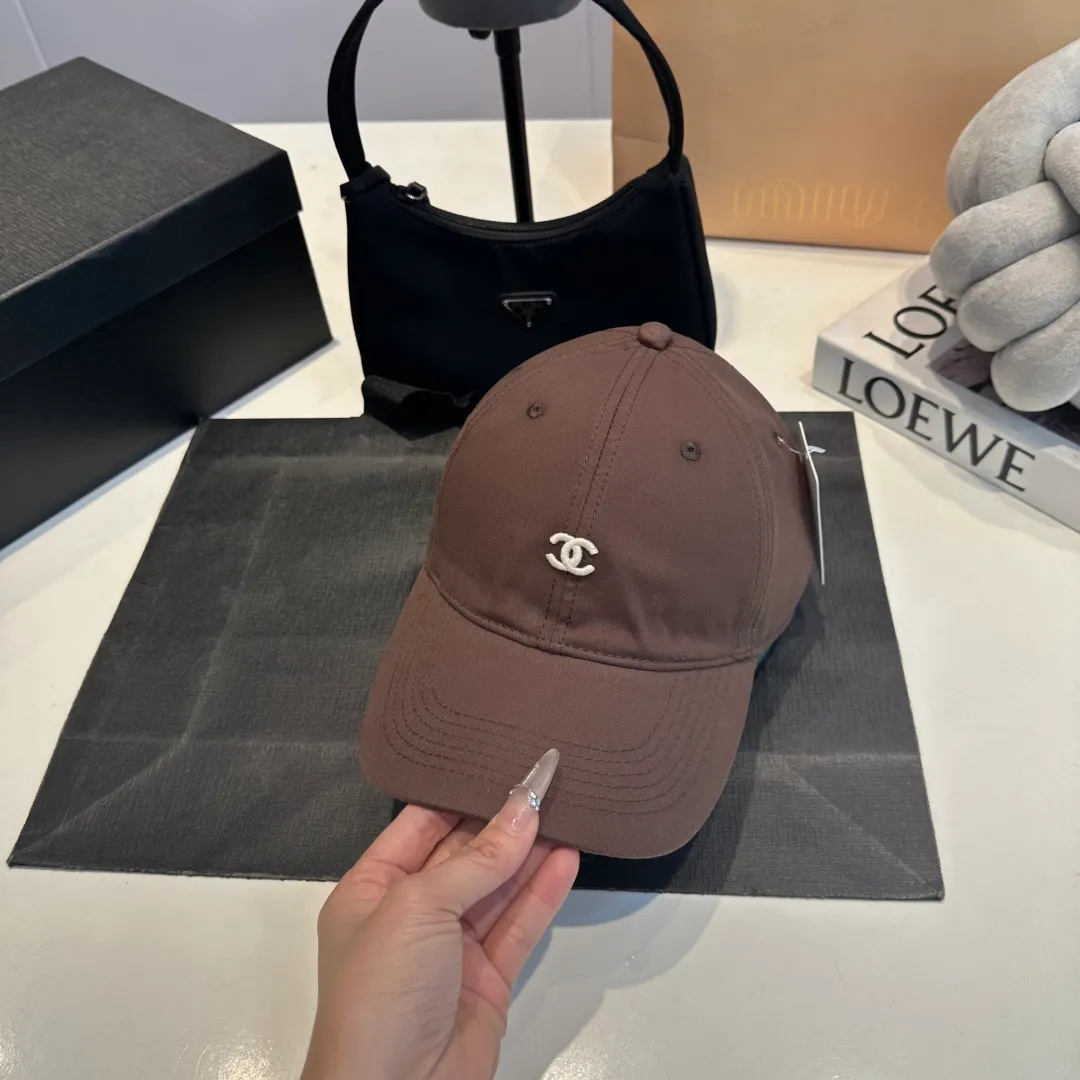 P56 CHANEL new high-end diamond hard-top baseball cap, Xiaoxiang logo is classic and simple, fashionable and casual design new product