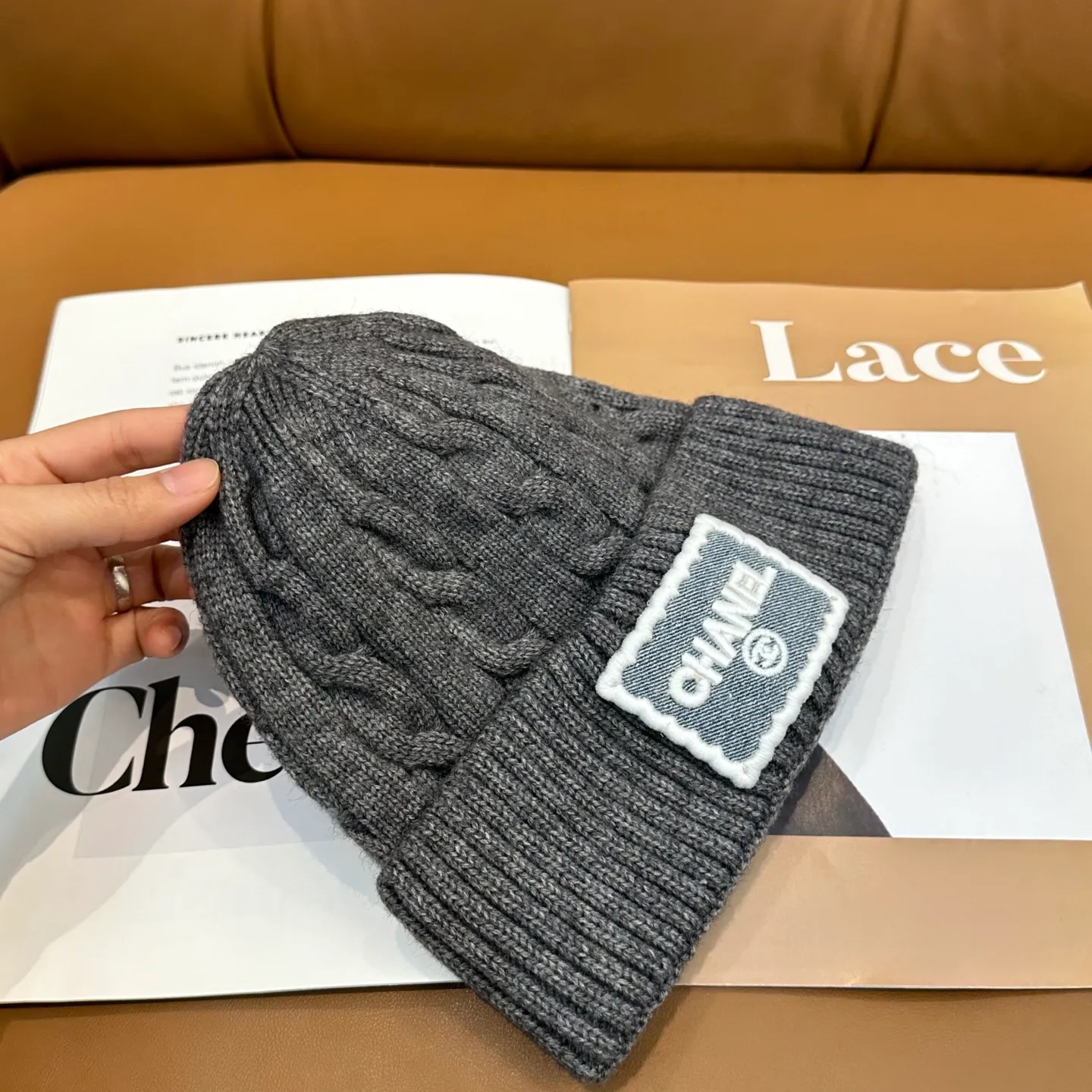P56 CHANEL small and popular knitted hat! Xiaohongshu’s new product is released, it’s so 🉑️, high-elastic fabric, classic colors, same style for men and women.