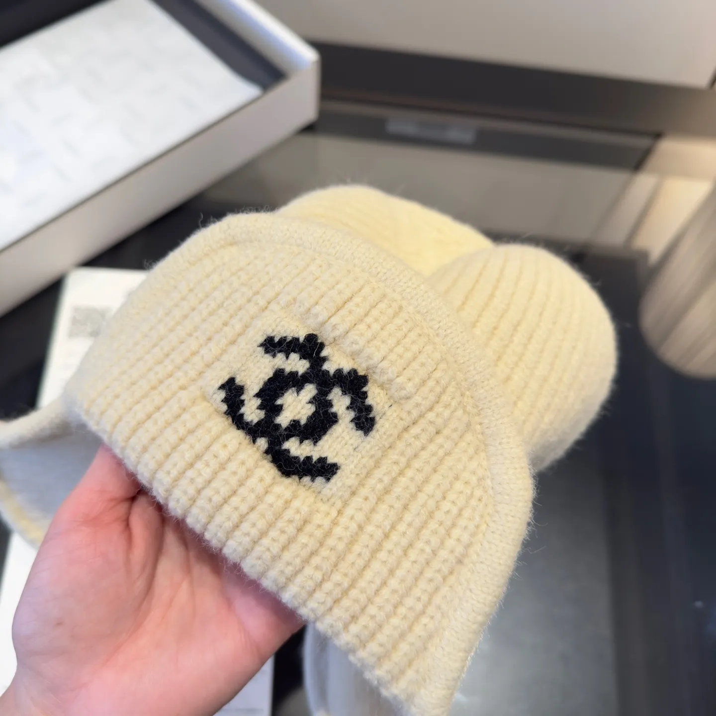💰60¥ Chanel knitted beanie, ear protection hat