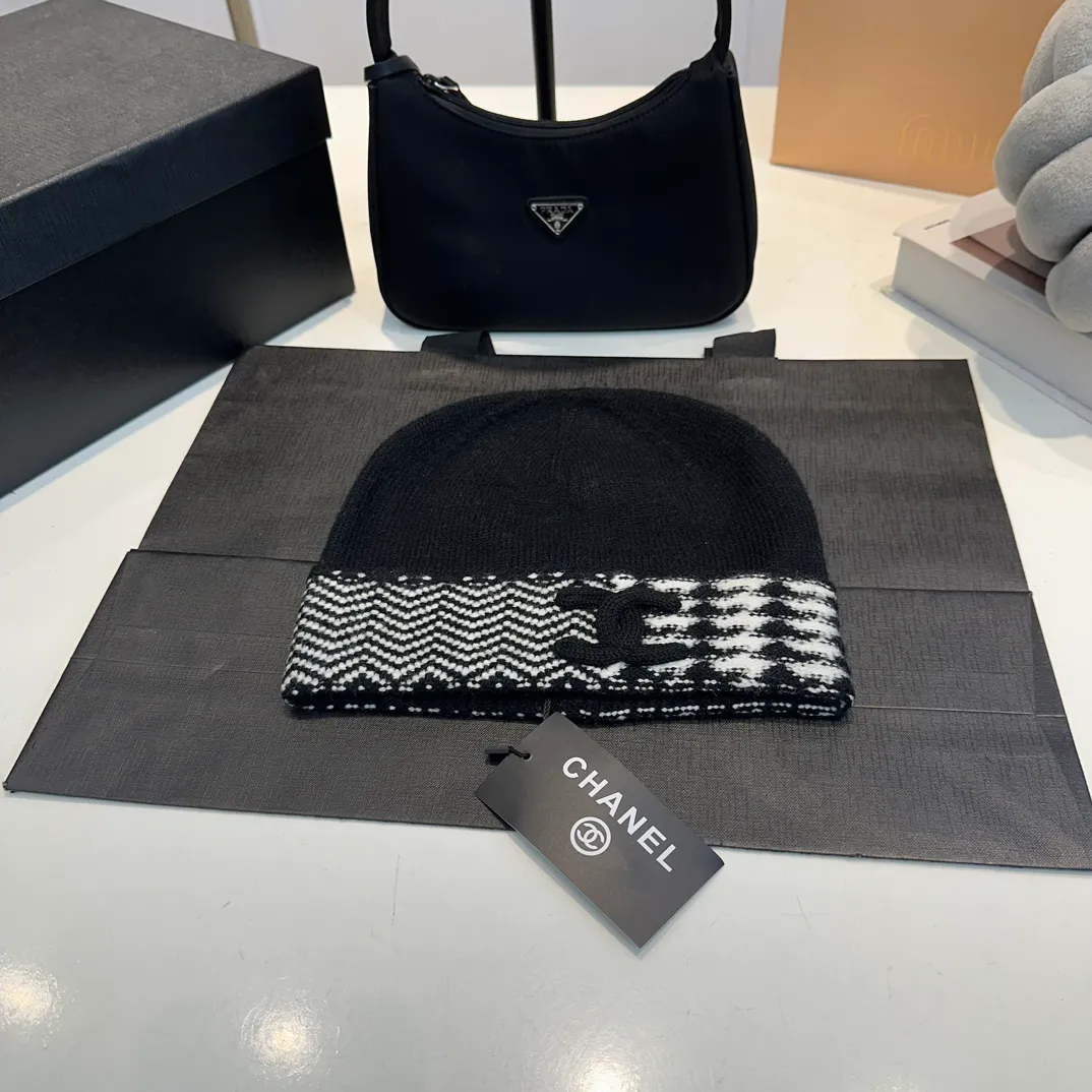 P66 Chanel official website quality Chanel 24K autumn and winter wool hat recommended by Internet celebrity fashion bloggers, a popular style in Xiaohongshu, a knitted hat with a super soft and comfortable feel and excellent elasticity!