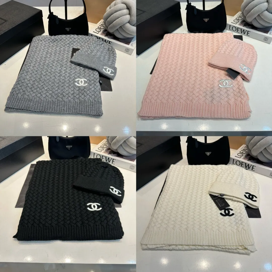 P280 Chane*🆕Chanel 25N new ski series wool hat, hat, scarf set, the popular Lei Feng hat on the Internet, black and white, versatile and cool, can be worn by men and women as a couple, warm and good-looking, a must-have