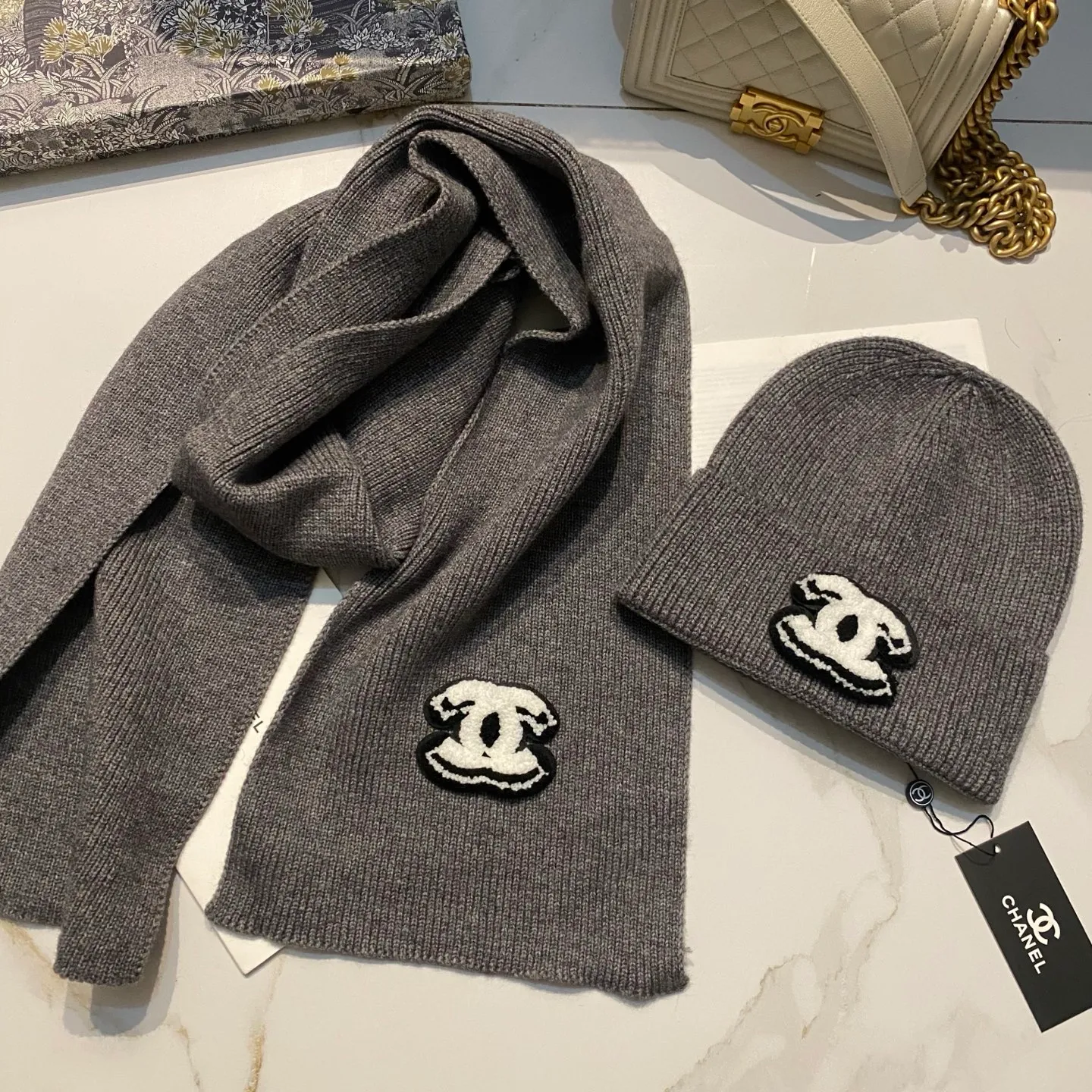 Chanel Chanel suit cashmere knitted hat + scarf🧣