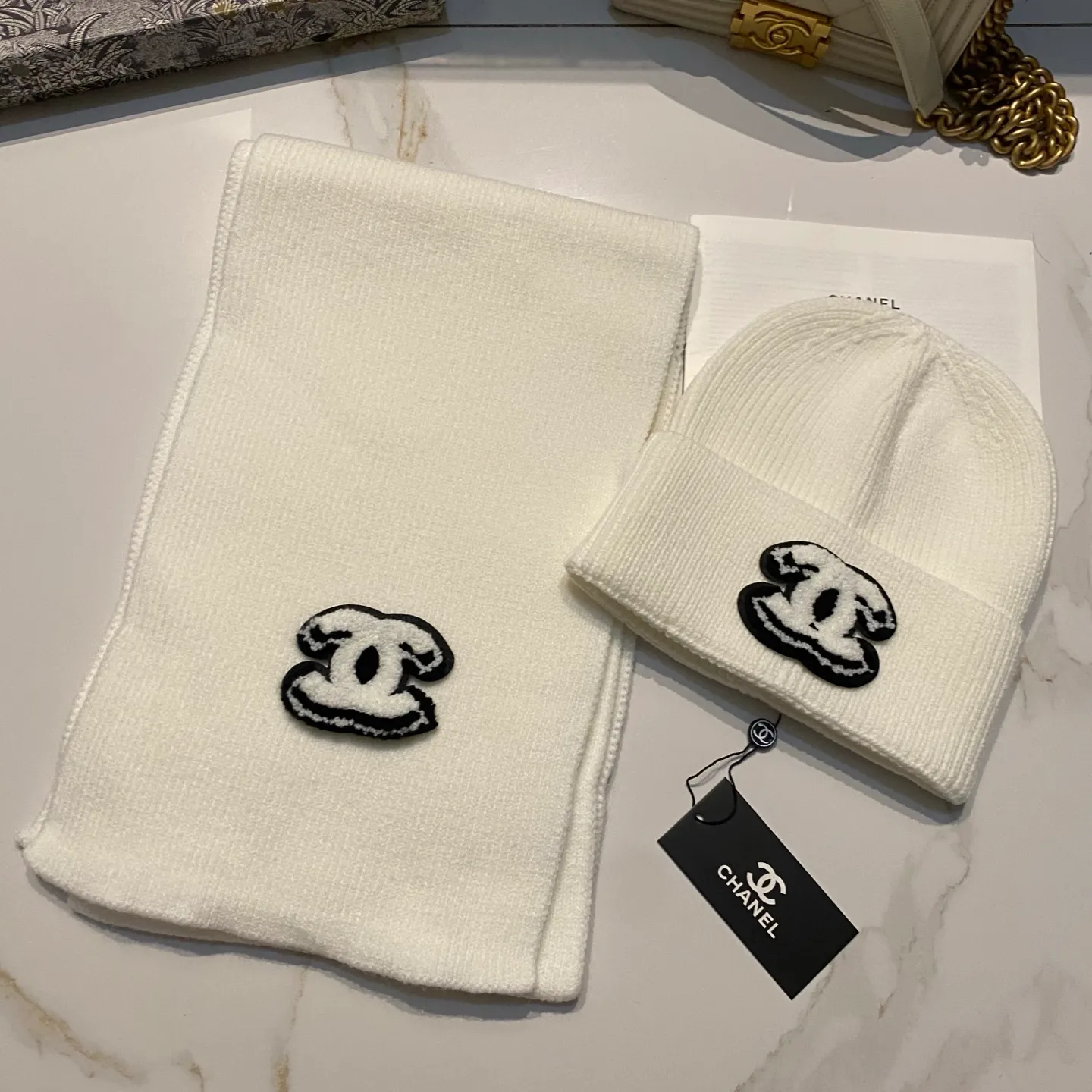 Chanel Chanel suit cashmere knitted hat + scarf🧣