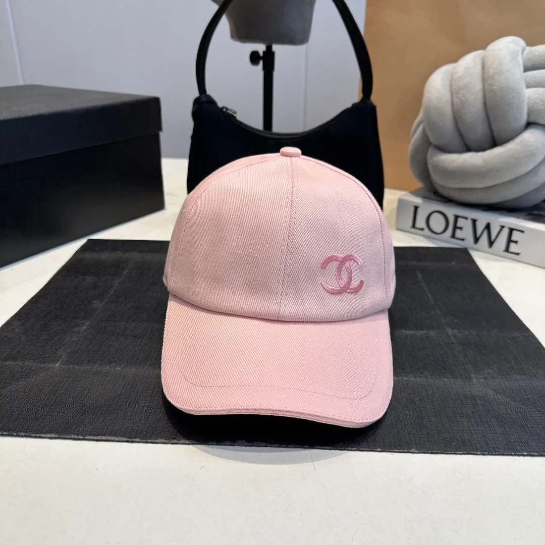 P56 CHANEL Chanel new high version simple embroidered logo baseball cap 🧢New model shipped, big brand style is super easy to match
