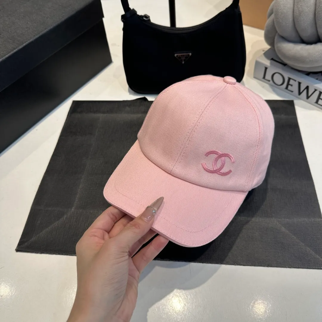 P56 CHANEL Chanel new high version simple embroidered logo baseball cap 🧢New model shipped, big brand style is super easy to match