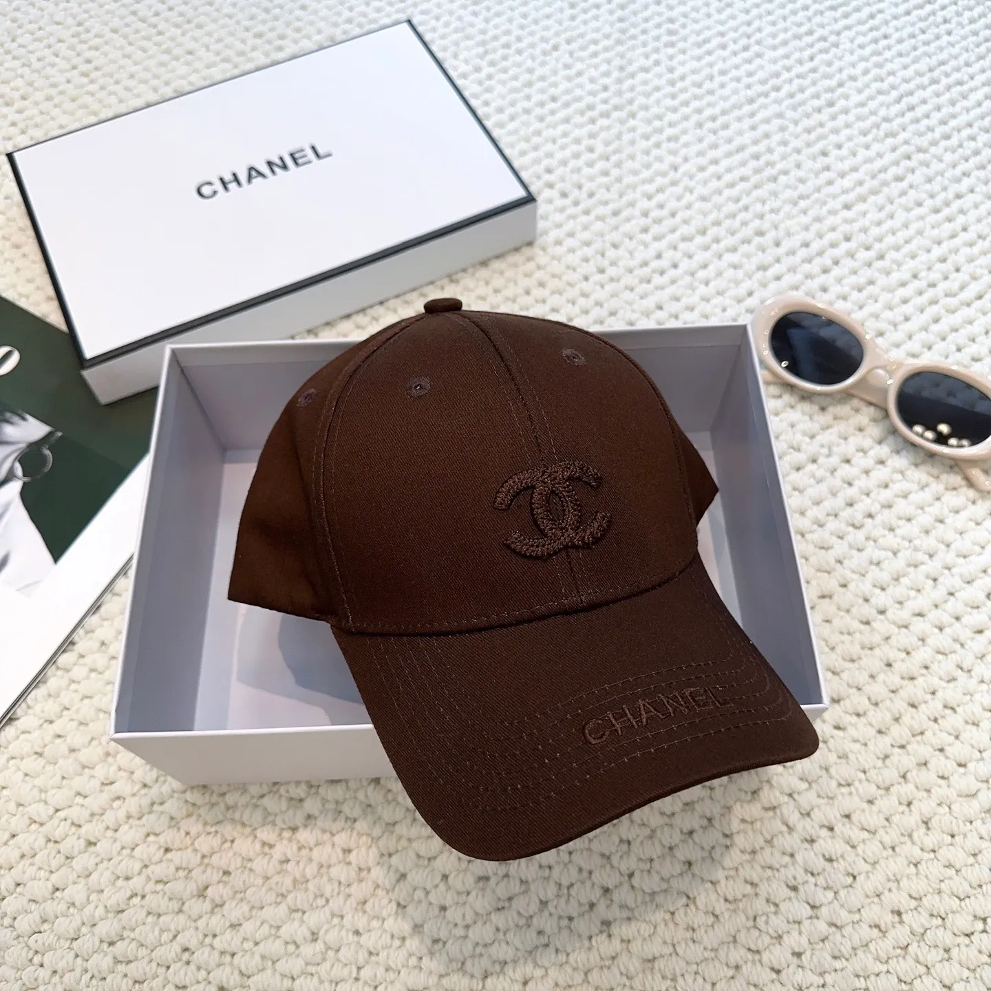 P66 CHANEL Chanel] New simple embroidered logo baseball cap🧢New model shipped, big brand style is super easy to match, hurry up and get it