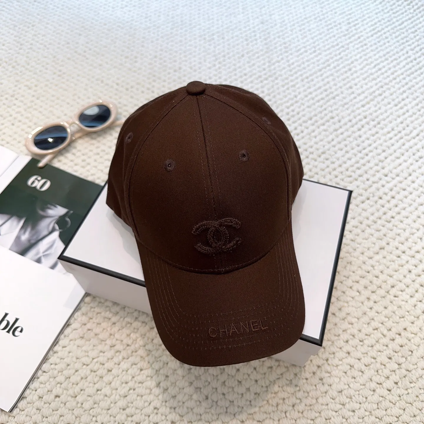P66 CHANEL Chanel] New simple embroidered logo baseball cap🧢New model shipped, big brand style is super easy to match, hurry up and get it