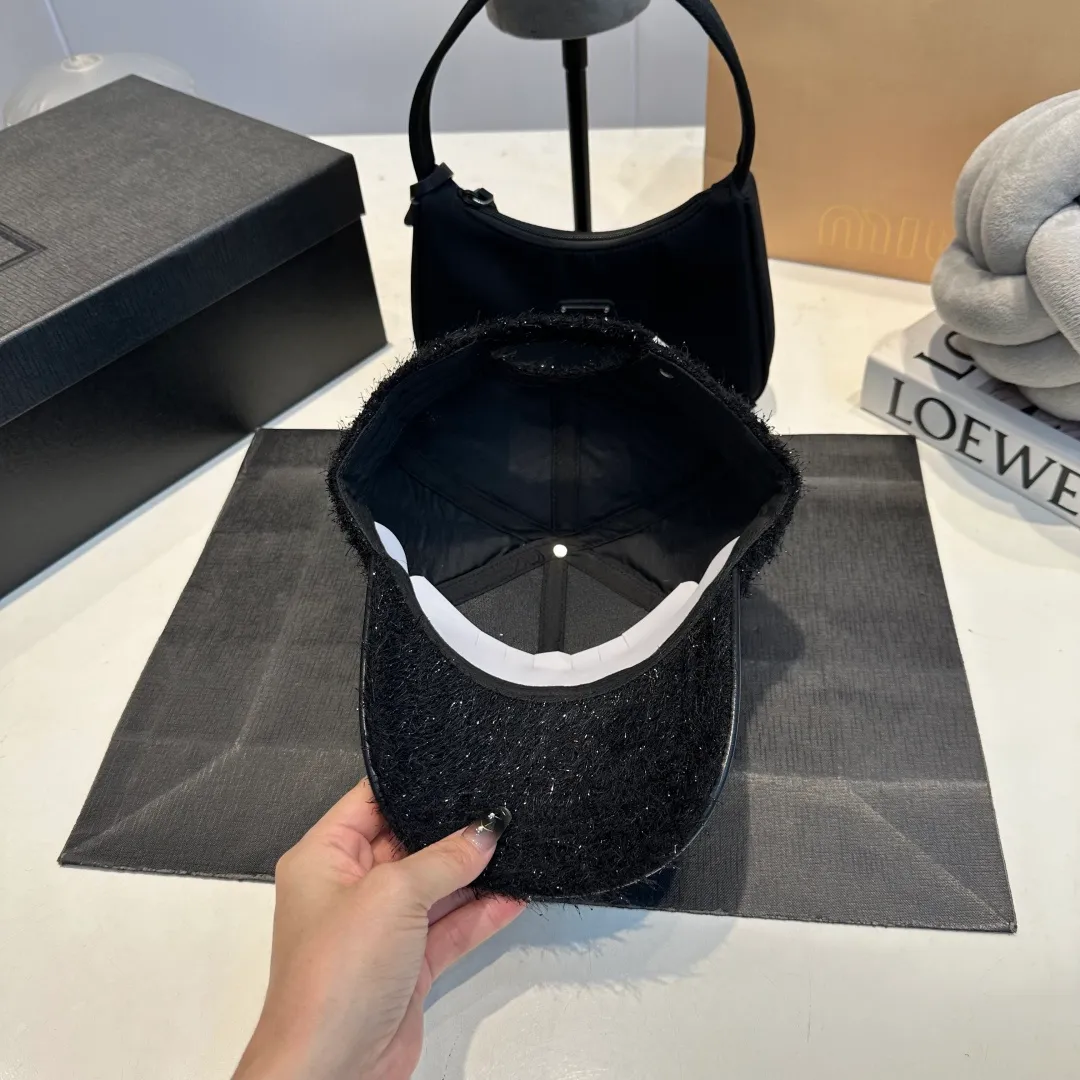 P60 Chanel's new autumn and winter classic casual and trendy style simple baseball cap🧢Japanese and Korean style, looks great with any combination! A must-have when traveling