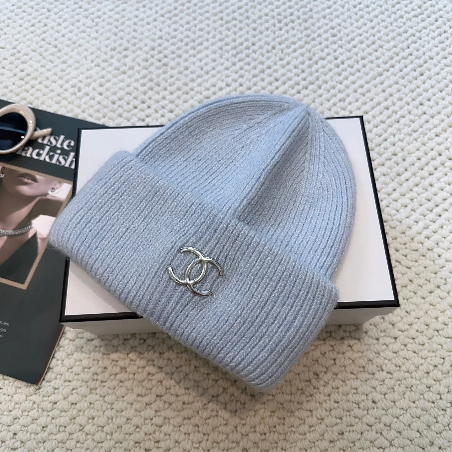 P60 comes with dust bag 🌺 [CHANEL] New rabbit fur knitted hat, Xiaohongshu, the main recommendation of major Internet celebrities! Thicker and warmer, fashionable and popular🌸First-class texture, the best brand for keeping warm in autumn and winter, order now, limited quantity available