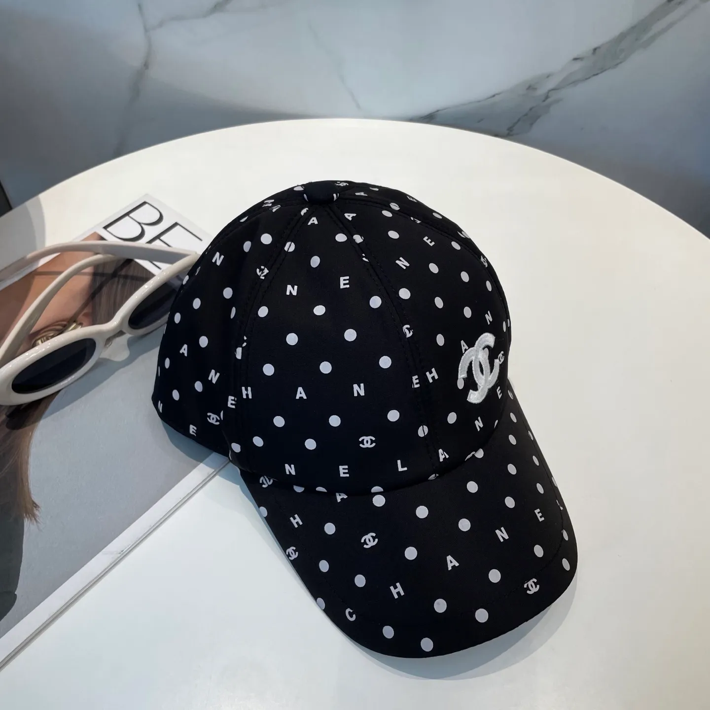 P90 CHANEL] New high version simple embroidered logo baseball cap 🧢New model shipped, big brand style is super easy to match, hurry up and get it