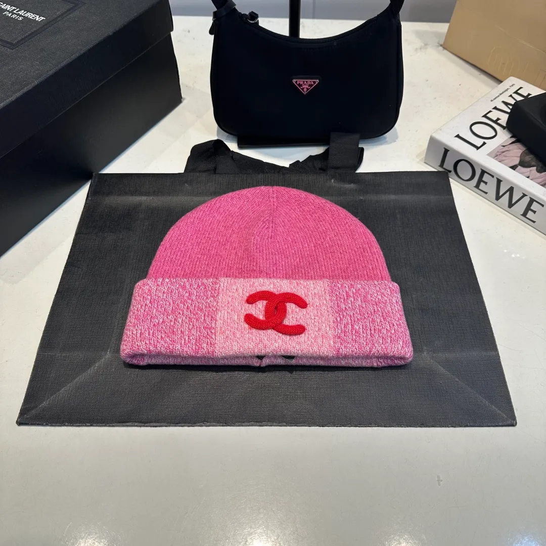 P70 Chanel official website quality Chanel autumn and winter woolen hat recommended by Internet celebrity fashion bloggers, Xiaohongshu popular style, super soft and comfortable knitted hat, extremely elastic