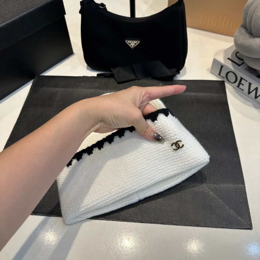 P50 Cha.nel official website quality Chanel autumn and winter woolen hat recommended by Internet celebrity fashion bloggers, Xiaohongshu's popular style, super soft and comfortable knitted hat with excellent elasticity!