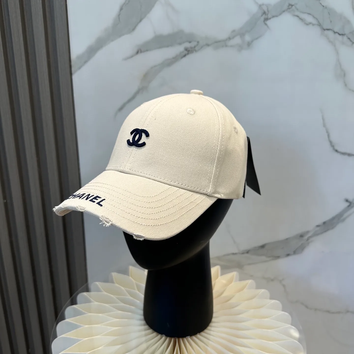 P70 CHANEL [Chanel] New simple embroidered logo baseball cap, new model shipped, big-name models are super easy to match, hurry up and get it!