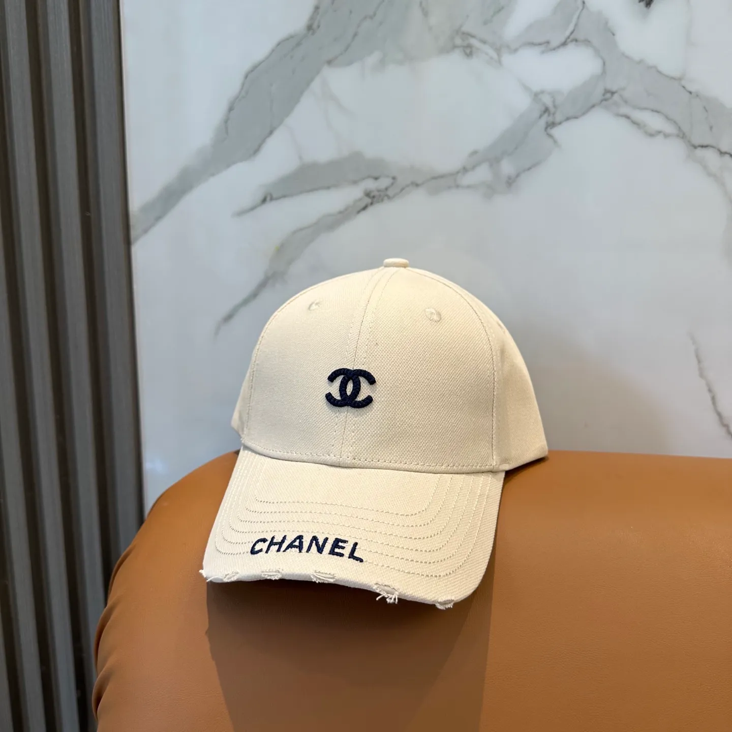 P70 CHANEL [Chanel] New simple embroidered logo baseball cap, new model shipped, big-name models are super easy to match, hurry up and get it!