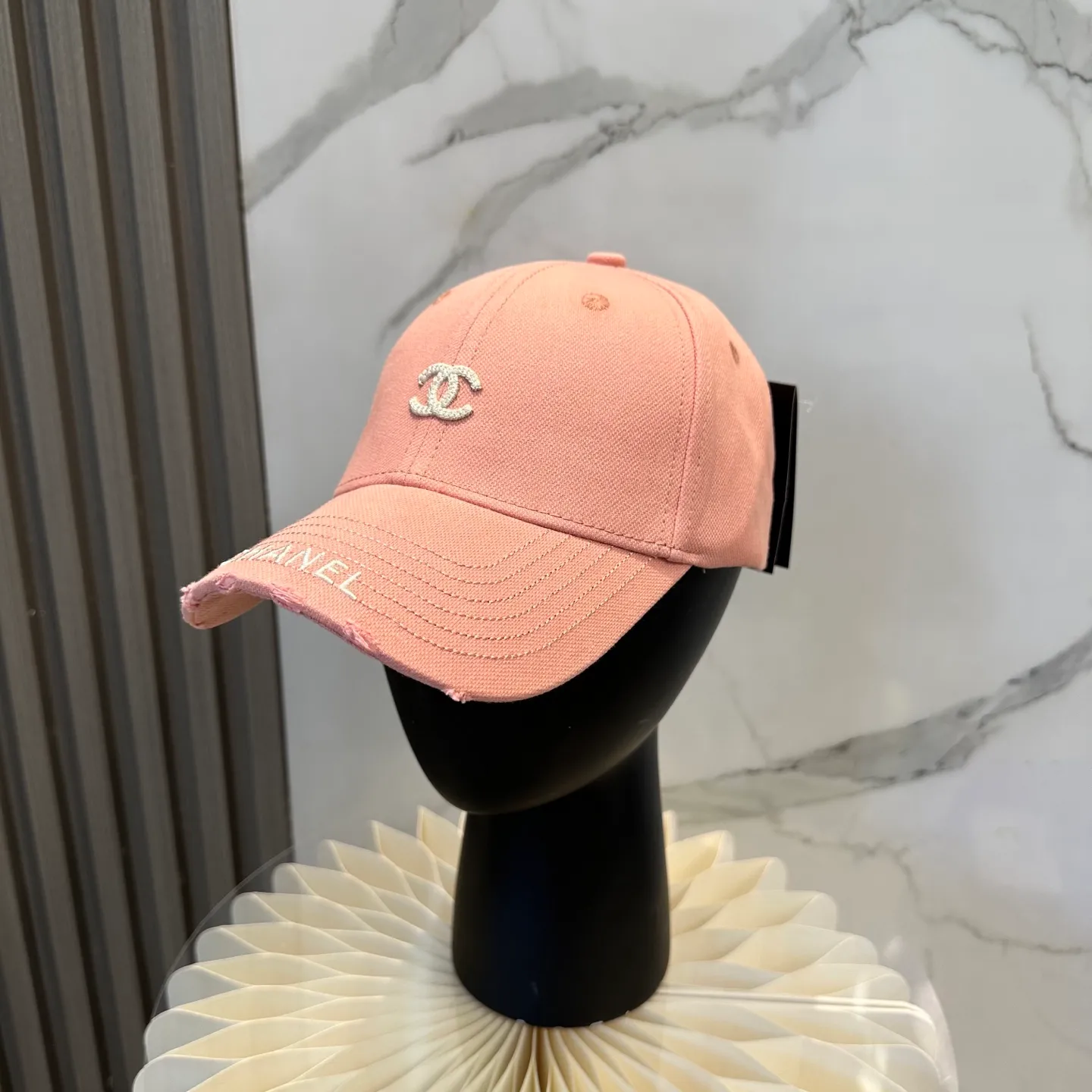 P50 CHANEL [Chanel] New simple embroidered logo baseball cap, new model shipped, big brand style is super easy to match, hurry up and get it!