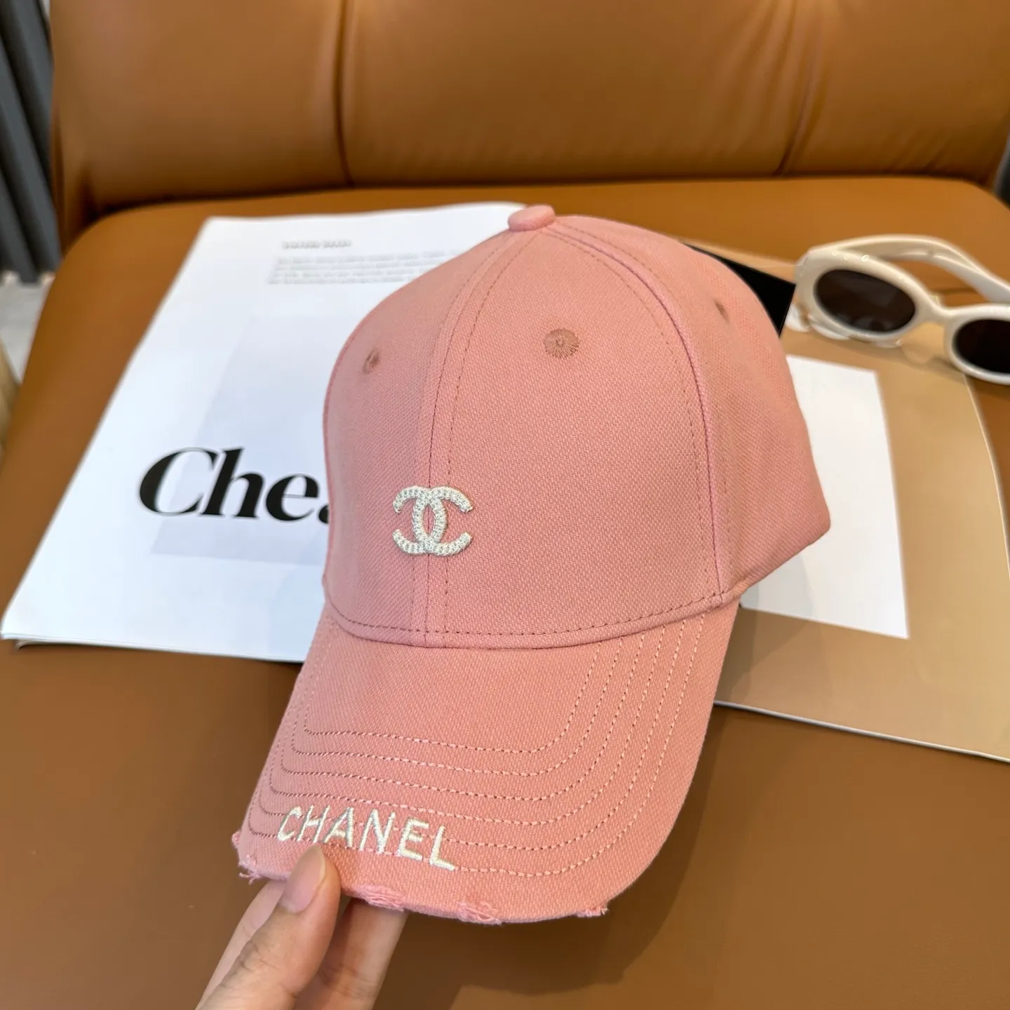 P50 CHANEL [Chanel] New simple embroidered logo baseball cap, new model shipped, big brand style is super easy to match, hurry up and get it!