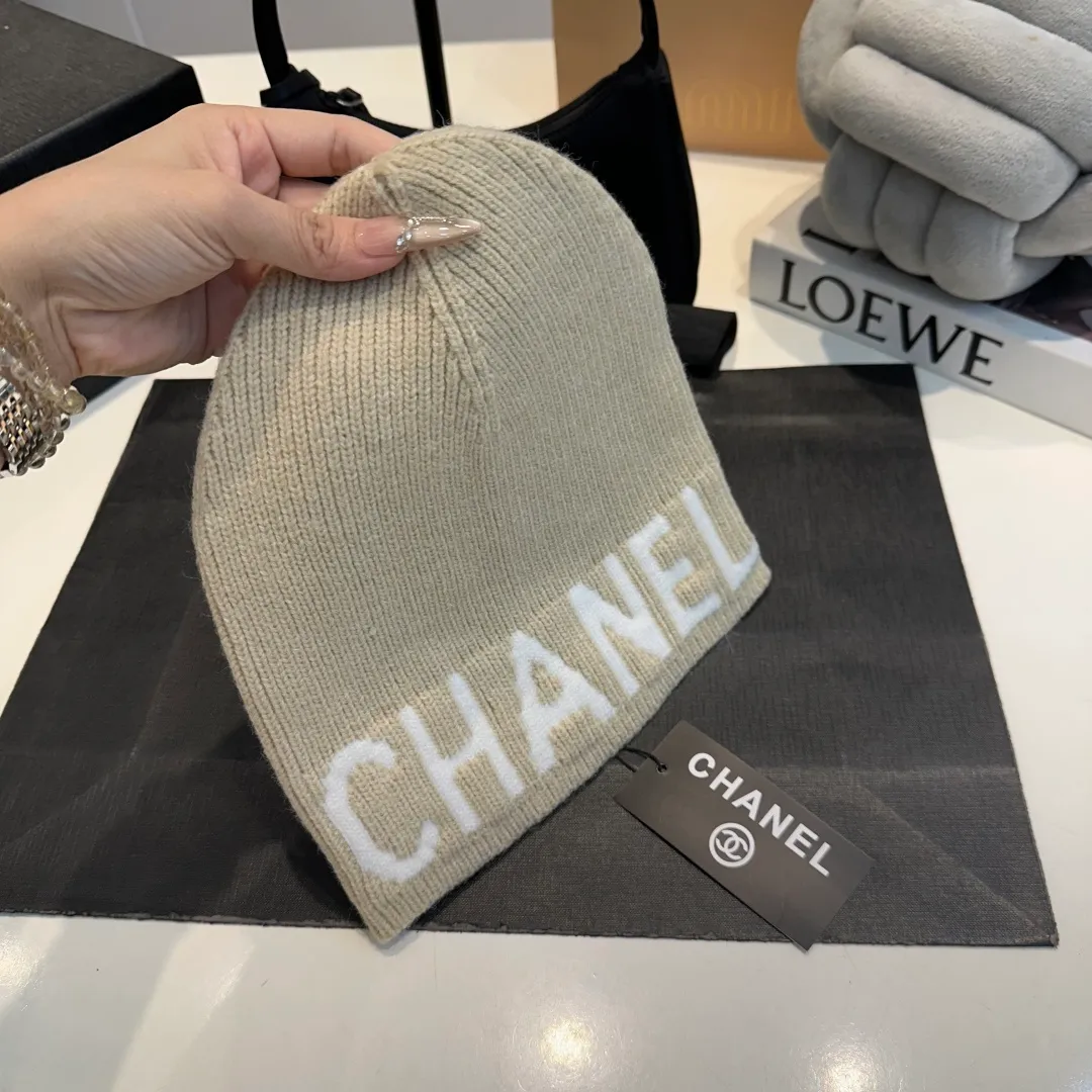 P70 2025 Official Chanel Chanel Autumn and Winter Beanie Recommended by Internet Celebrity Fashion Bloggers, Xiaohongshu Popular Style, Knitted Beanie with Super Soft and Comfortable Feel, Excellent Elasticity!