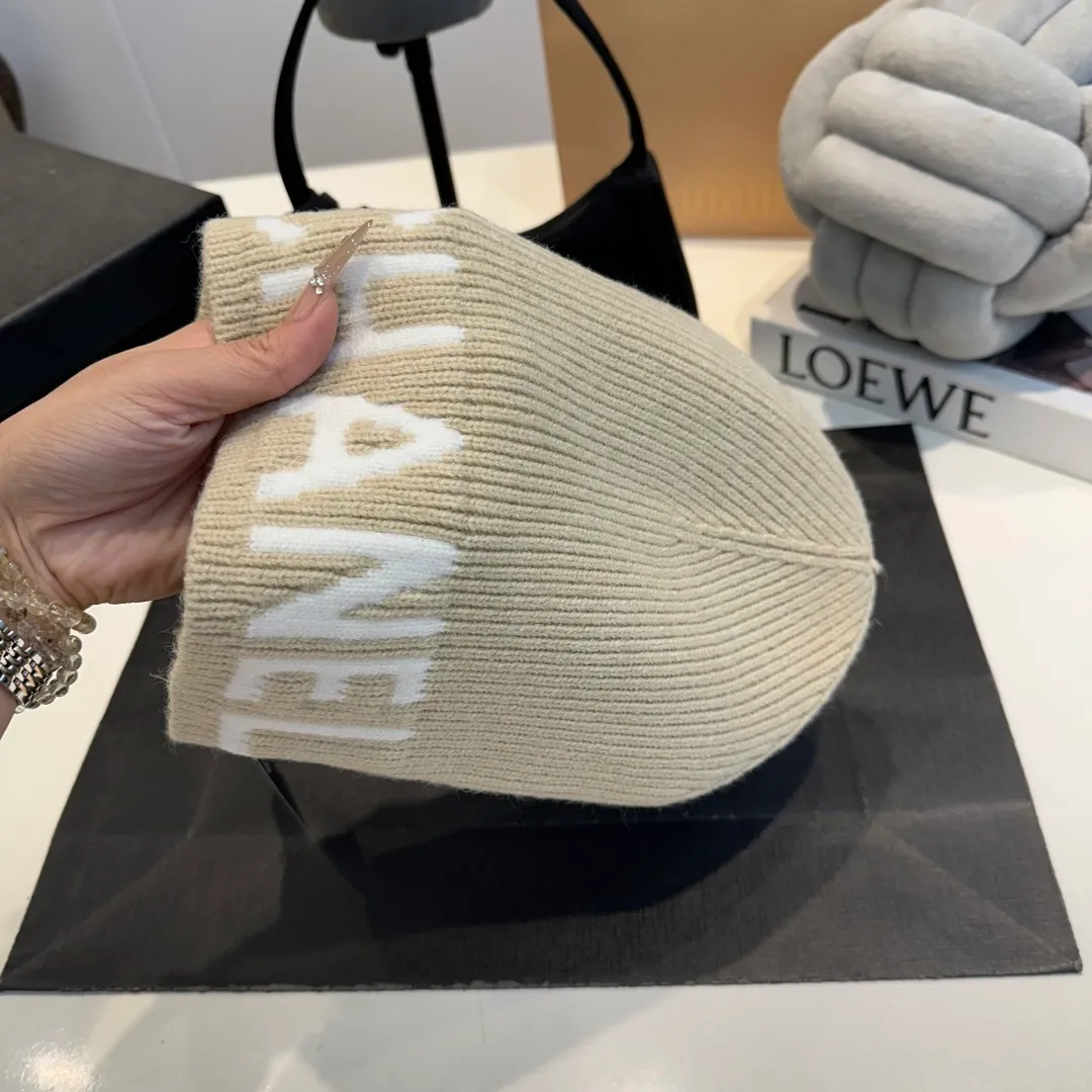 P70 2025 Official Chanel Chanel Autumn and Winter Beanie Recommended by Internet Celebrity Fashion Bloggers, Xiaohongshu Popular Style, Knitted Beanie with Super Soft and Comfortable Feel, Excellent Elasticity!